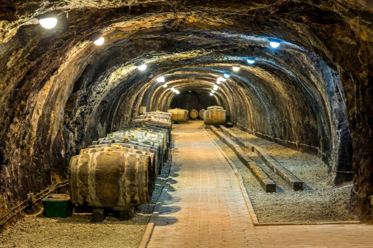 Papermoon Fototapete »Tunnel mit Fässern« Papermoon Fototapete »Tunnel mit Fässern« von Papermoon