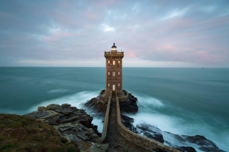 Papermoon Fototapete »Turm im Wasser« von Papermoon