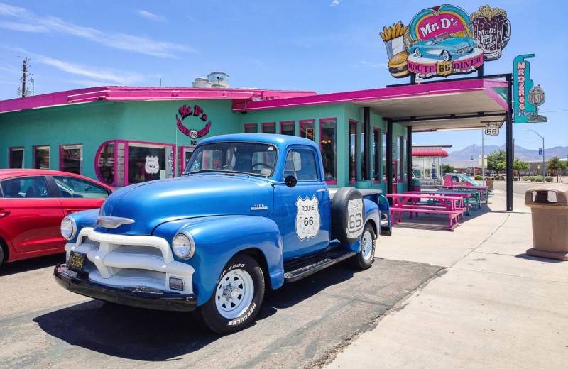 Papermoon Fototapete »VINTAGE DINER-OLDTIMER ROUTE 66 AMERIKA RESTAURANT XXL« von Papermoon