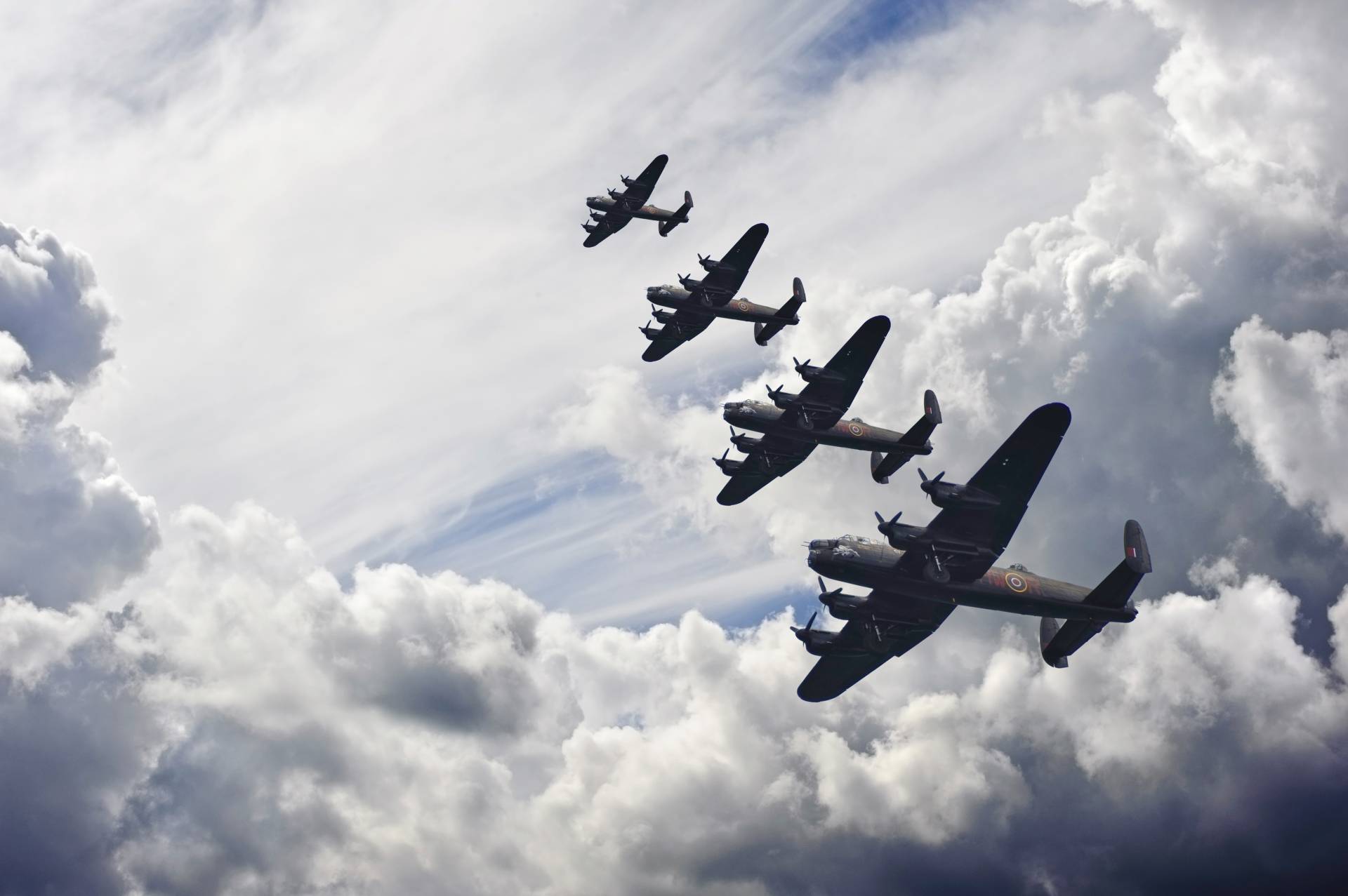 Papermoon Fototapete »VINTAGE FLUGZEUGE-LANCASTER FLUGZEUG WOLKEN HIMMEL XXL« Papermoon Fototapete »VINTAGE FLUGZEUGE-LANCASTER FLUGZEUG WOLKEN HIMMEL XXL« von Papermoon