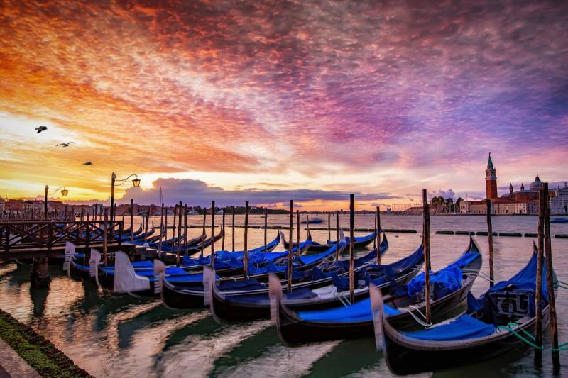 Papermoon Fototapete »Venedig Boote« von Papermoon