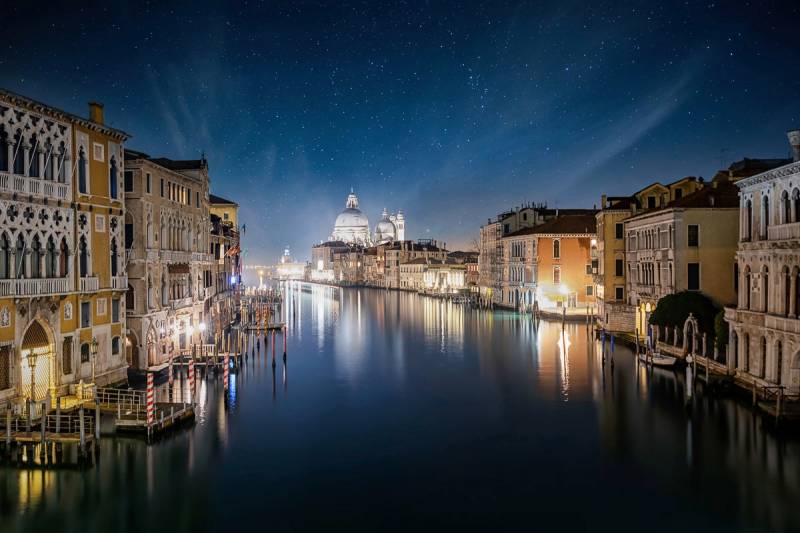 Papermoon Fototapete »Venedig bei Nacht« von Papermoon