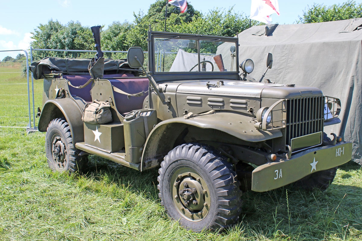 Papermoon Fototapete »Vintage Militär Jeep« von Papermoon