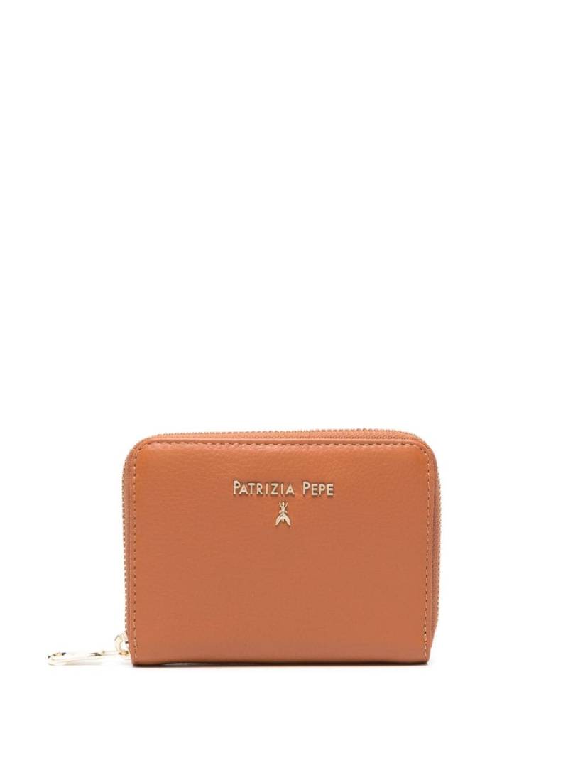 Patrizia Pepe logo-plaque zip-up purse - Brown von Patrizia Pepe