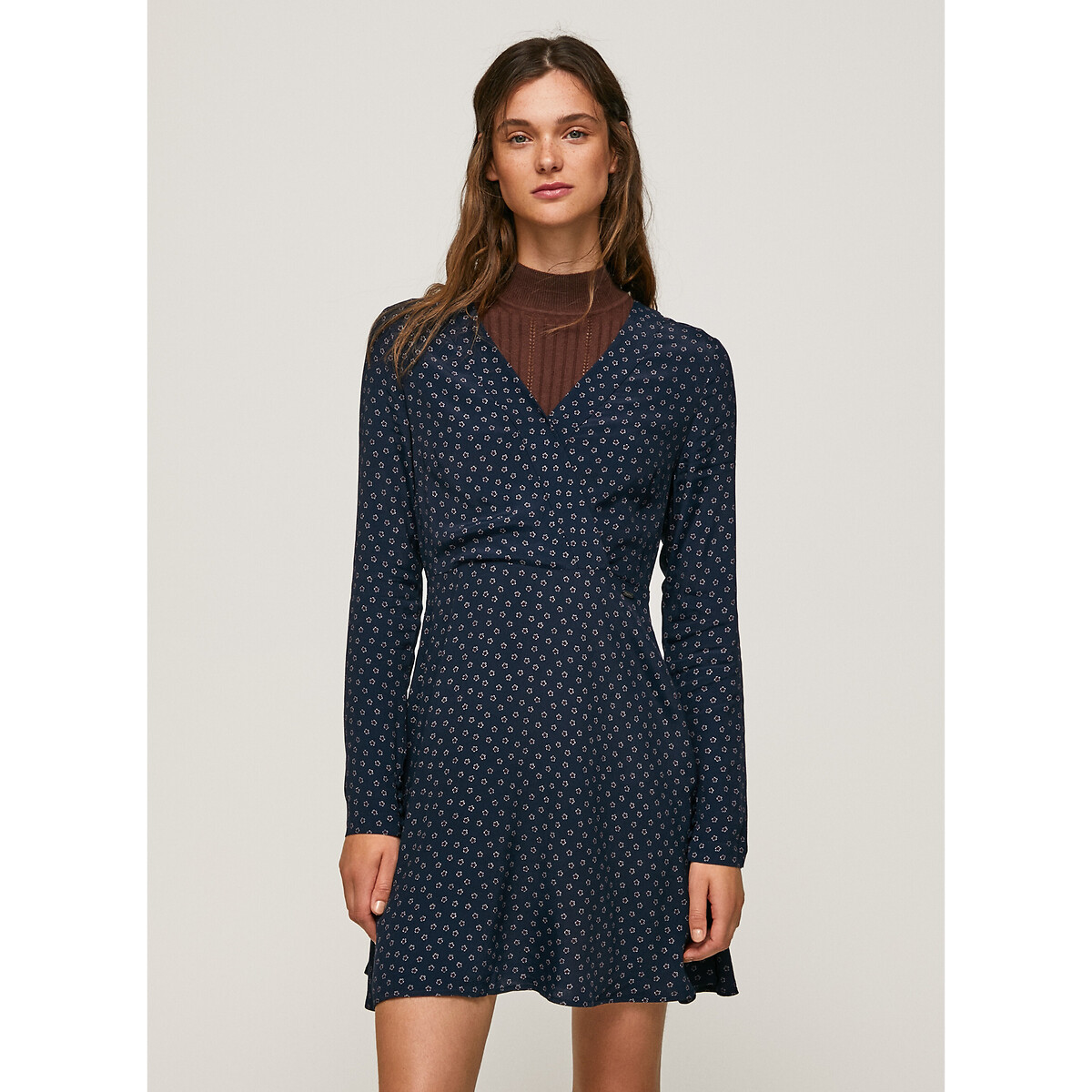 Minikleid mit V-Ausschnitt, Allover-Druck von Pepe Jeans