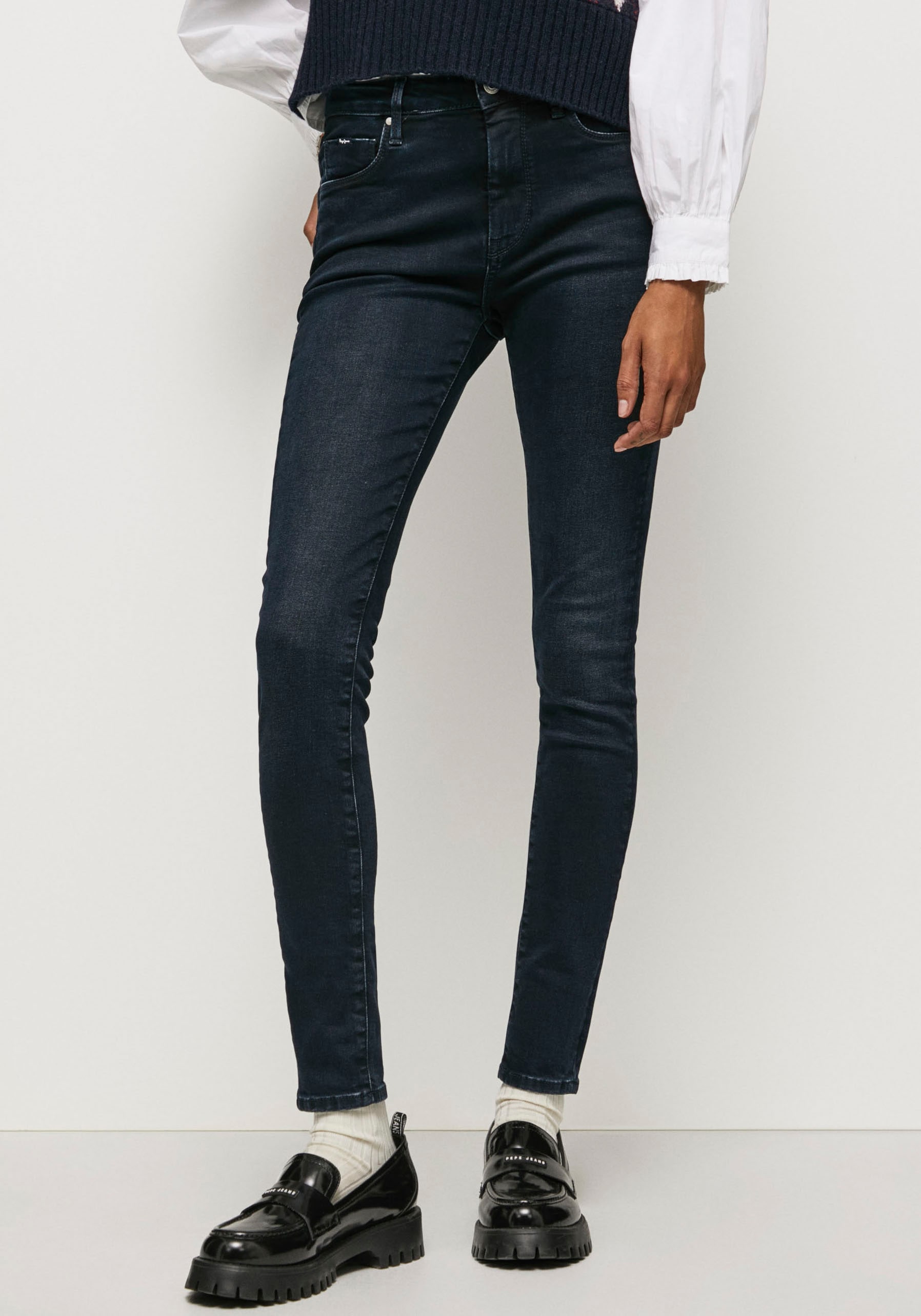 Pepe Jeans Röhrenjeans »REGENT«, in Skinny Passform mit hohem Bund aus seidig bequemem Stretch Denim von Pepe Jeans