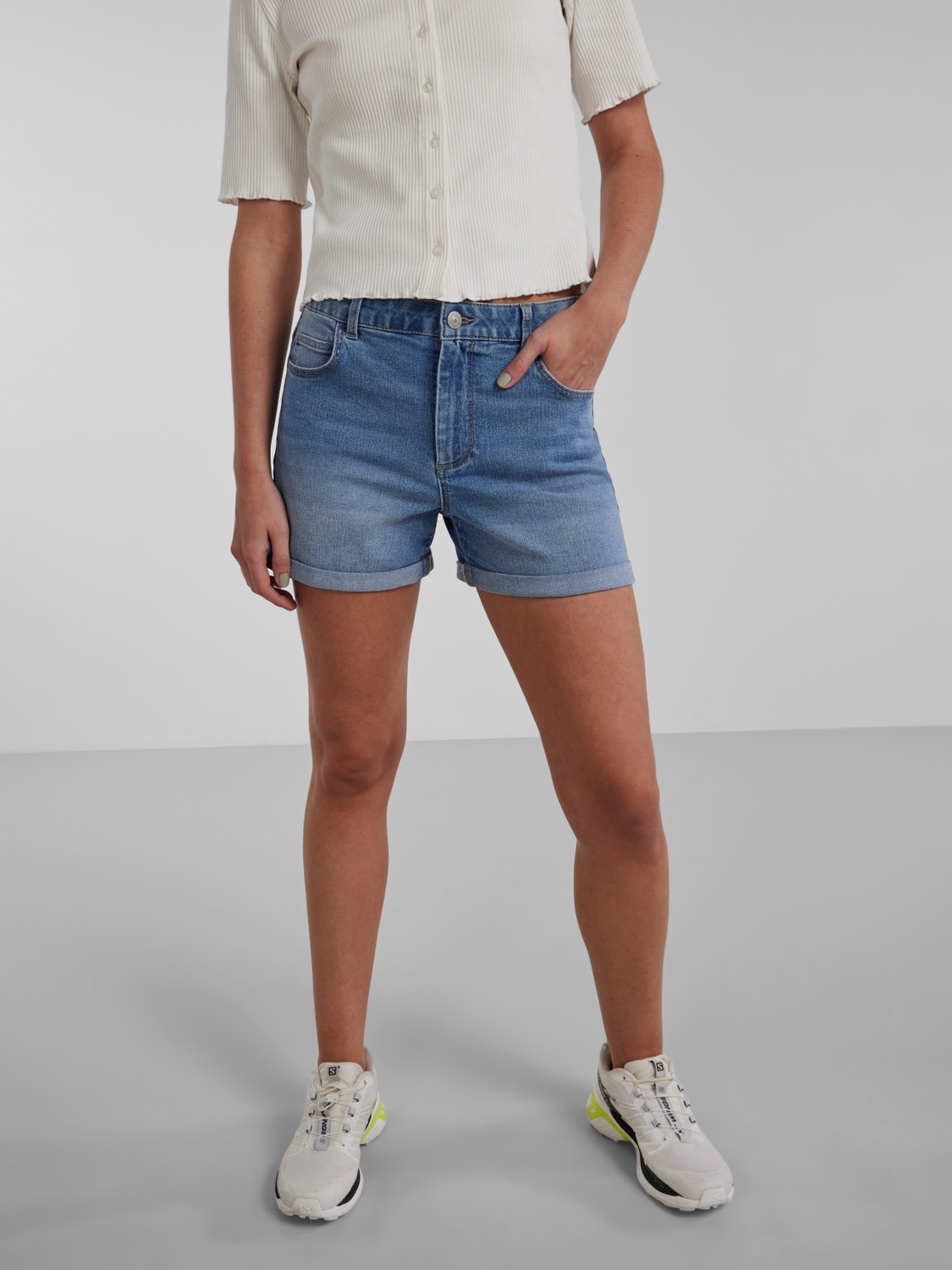 pieces Jeansshorts »PCPEGGY MW SHORTS LB NOOS BC« von Pieces