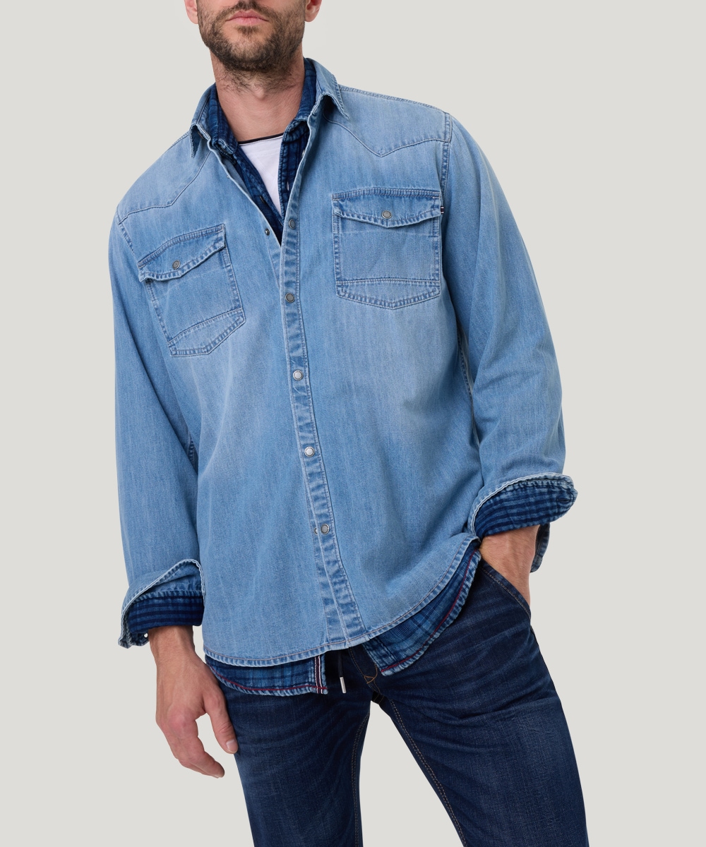 Pioneer Authentic Jeans Jeanshemd, mit Brusttaschen, in blauer Waschung von Pioneer Authentic Jeans