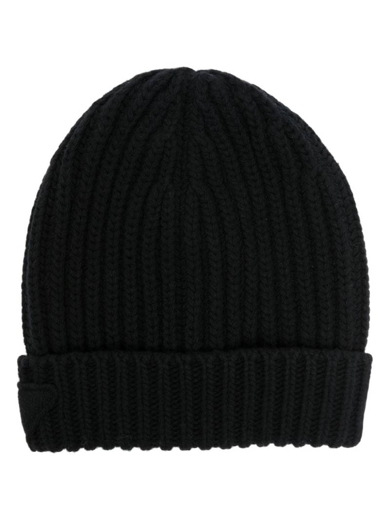 Prada logo-patch ribbed beanie - Black von Prada