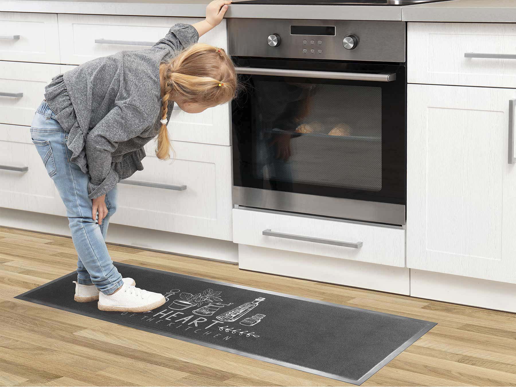 Primaflor-Ideen in Textil Küchenläufer »HEART OF THE KITCHEN«, rechteckig, 6,5 mm Höhe, mit Schriftzug, Grösse 50x150 cm, rutschhemmend Primaflor-Ideen in Textil Küchenläufer »HEART OF THE KITCHEN«, rechteckig, 6,5 mm Höhe, mit Schriftzug, Grösse 50x150 cm, rutschhemmend von Primaflor-Ideen in Textil
