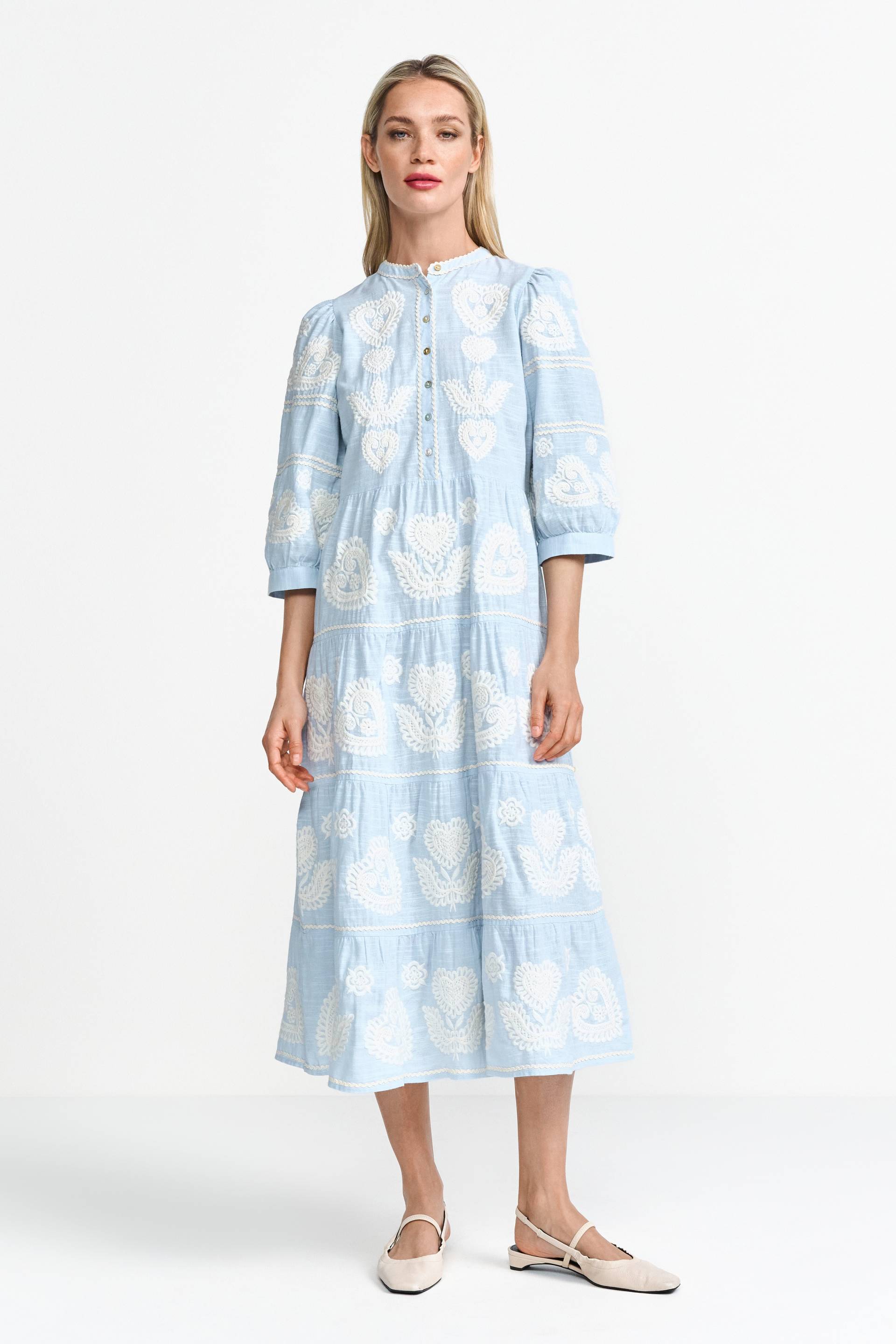 RICHROYAL Maxikleid, Mit Knopfleiste und Rundhalsausschnitt RICHROYAL Maxikleid, Mit Knopfleiste und Rundhalsausschnitt von RICHROYAL