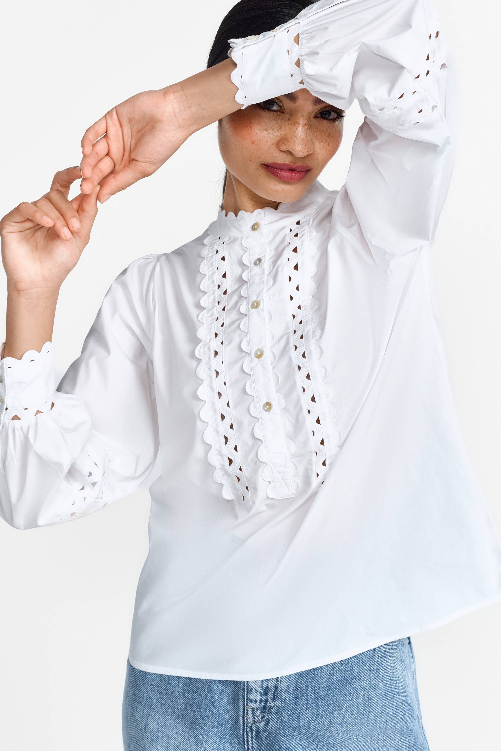 RICHROYAL Rüschenbluse, Mit verkürzter Knopfleiste RICHROYAL Rüschenbluse, Mit verkürzter Knopfleiste von RICHROYAL
