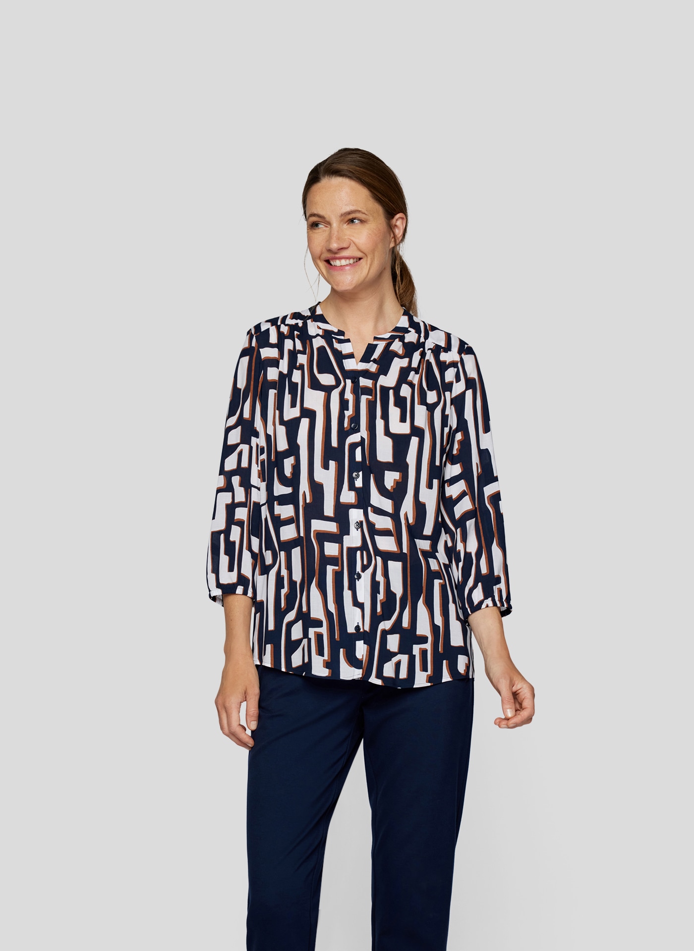 Rabe Druckbluse, mit Minimal-Print und Knopfleiste Rabe Druckbluse, mit Minimal-Print und Knopfleiste von Rabe