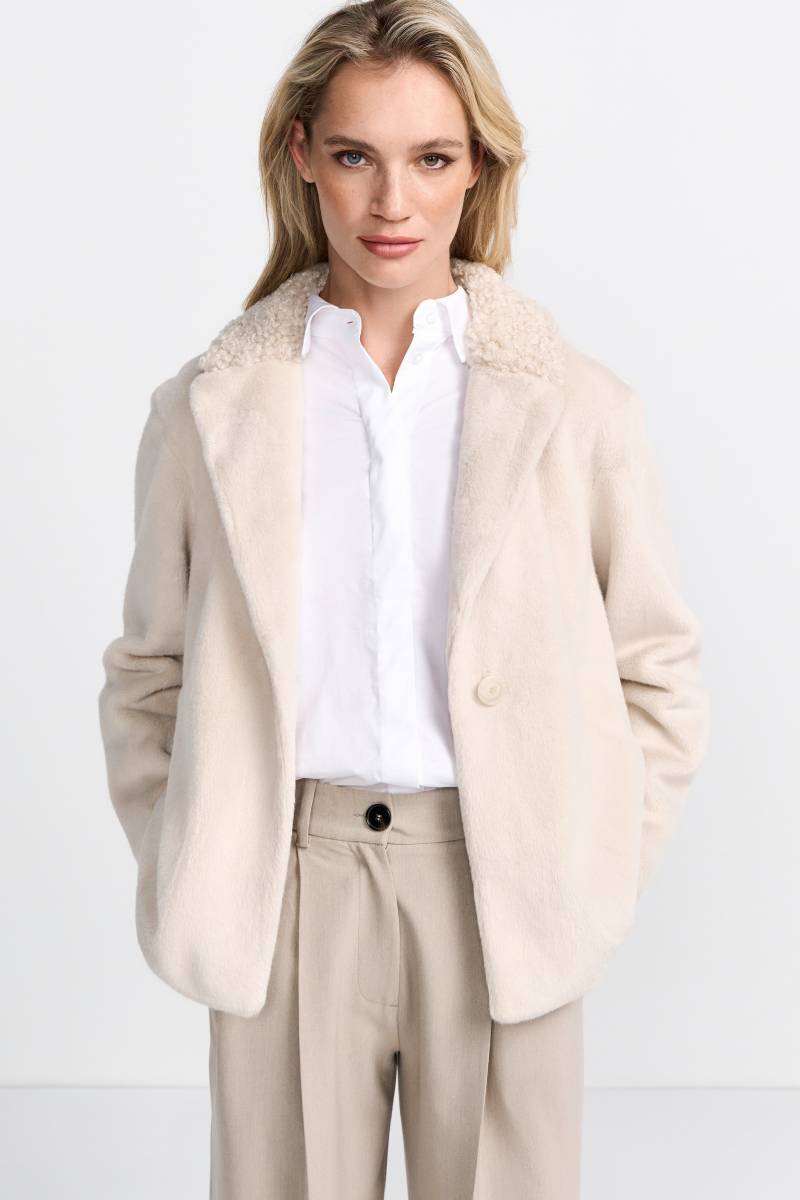 RICHROYAL Jackenblazer, Mit zwei verschiedenen Fellimitaten; mit seitlichen Taschen von RICHROYAL