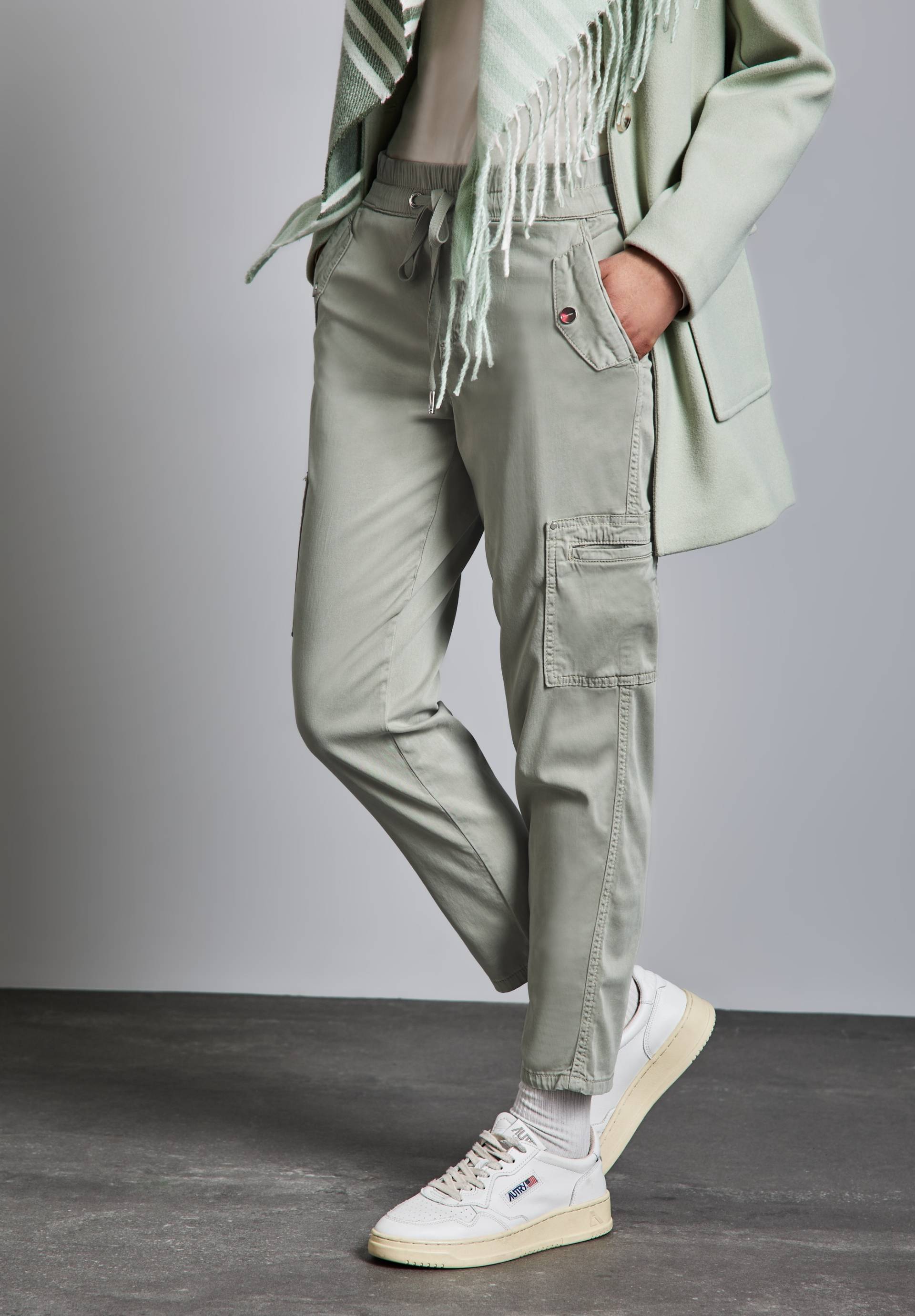 STREET ONE Cargohose »Style Bonny«, mit Taschen von STREET ONE