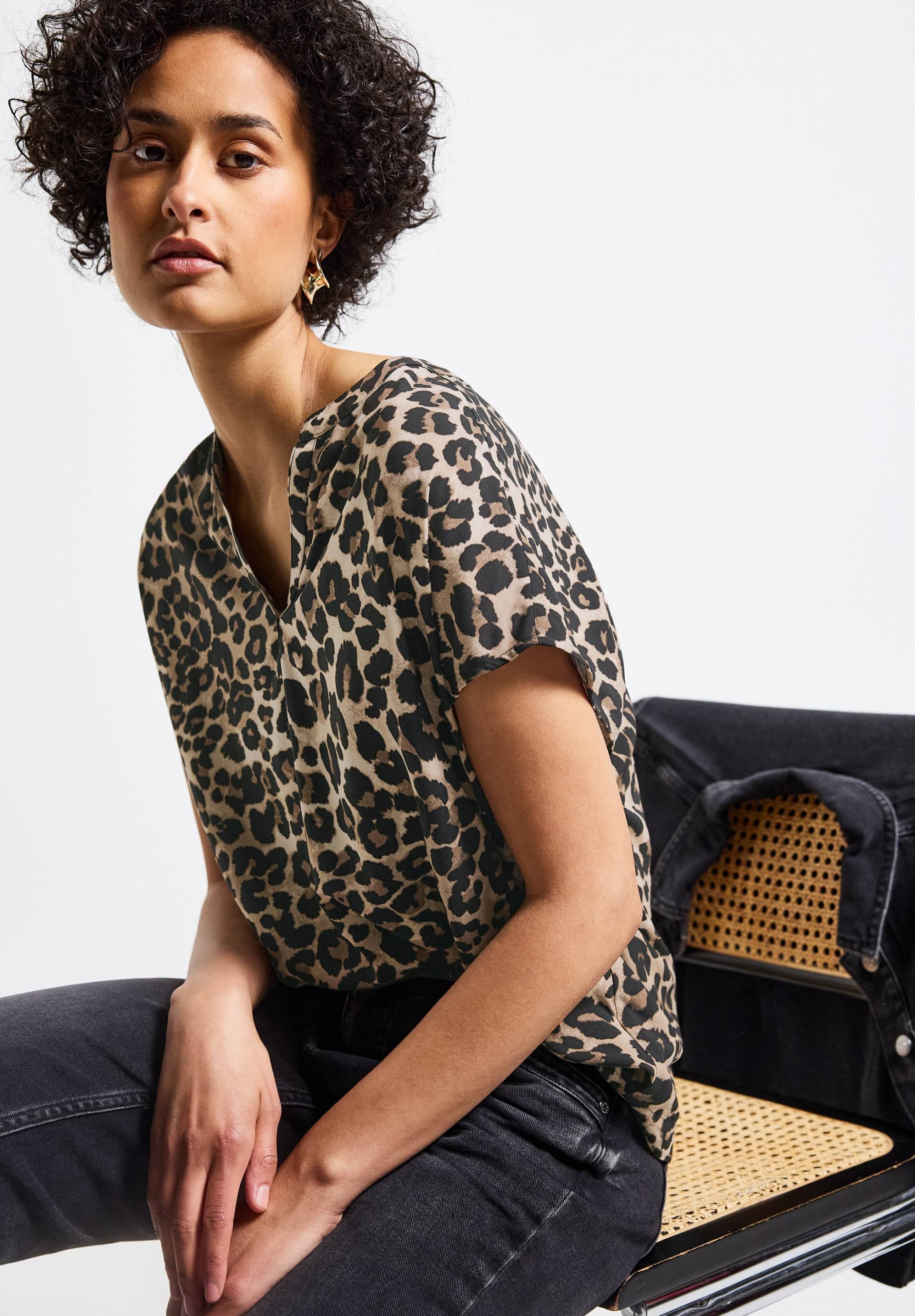 STREET ONE Kurzarmbluse, mit Leoparden Muster STREET ONE Kurzarmbluse, mit Leoparden Muster von STREET ONE