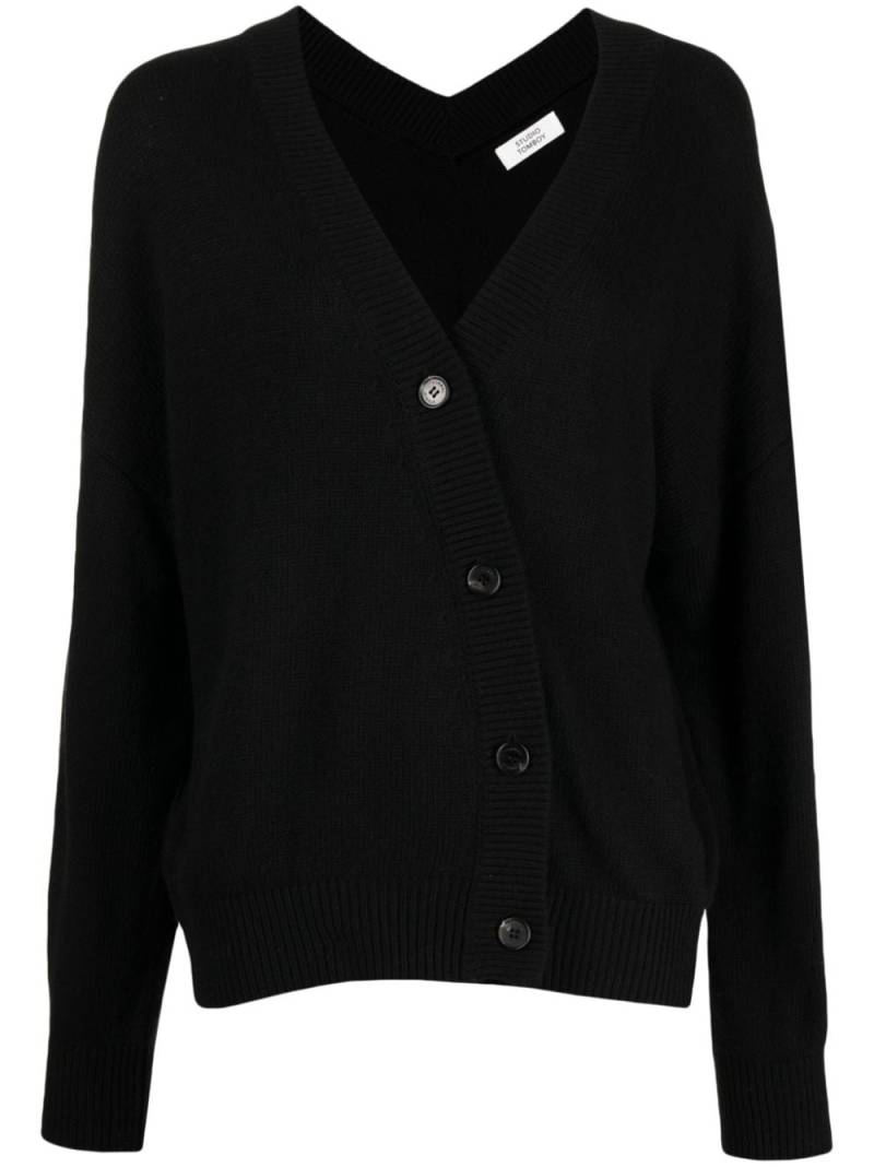 STUDIO TOMBOY Diagonal buttoned cardigan - Black von STUDIO TOMBOY