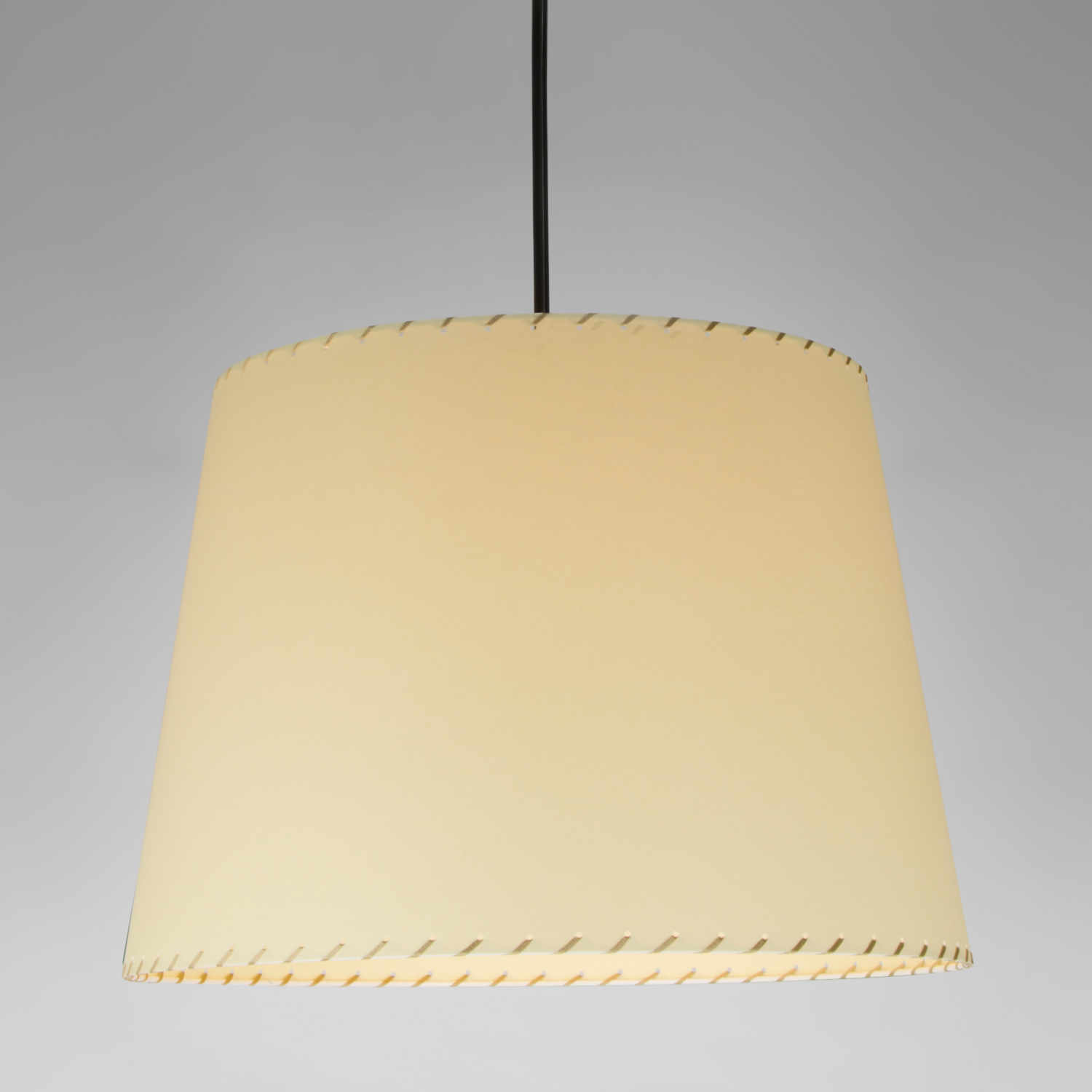 Sísísí cónicas GT1 LED Pendelleuchte, Lampenschirm beige von Santa & Cole