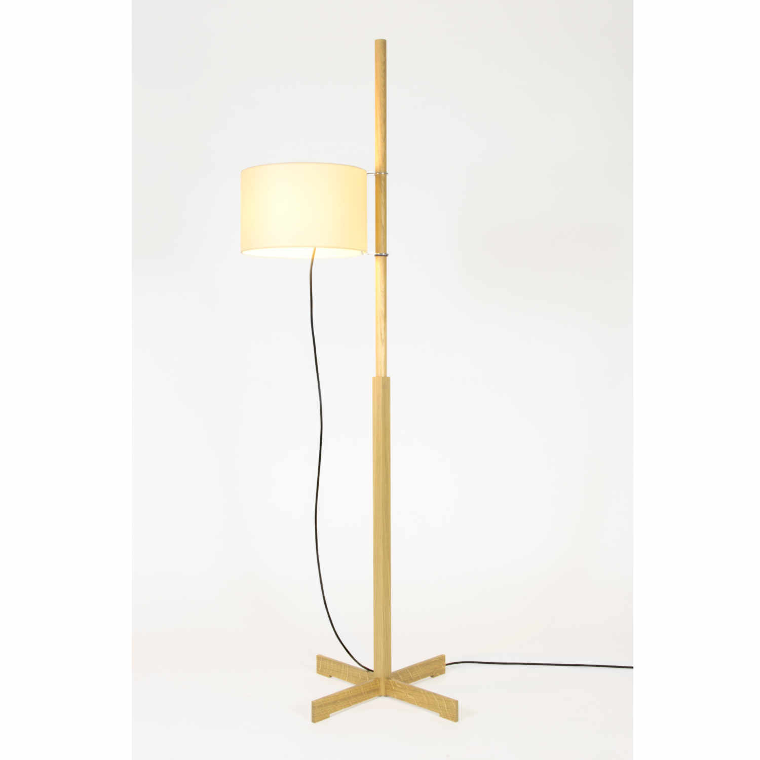 TMM LED Stehleuchte, Lampenschirm beige, Struktur eiche, natural von Santa & Cole