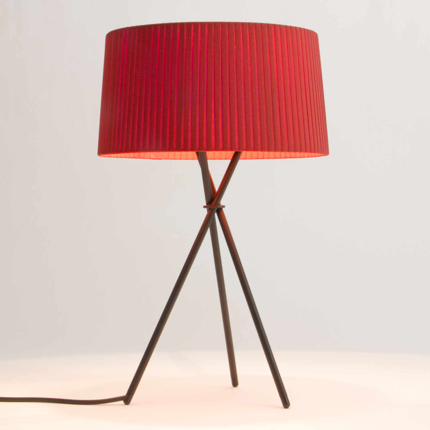 Tripode M3 LED Tischleuchte, Lampenschirm rot-amber von Santa & Cole