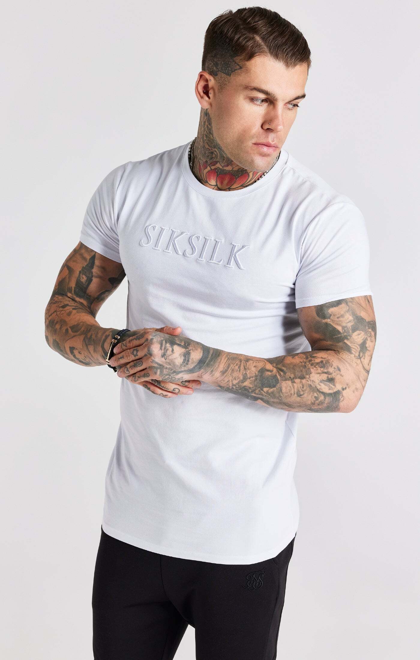 Siksilk T-Shirt »T-Shirts White Embroidered Muscle Fit T-Shirt« von SikSilk