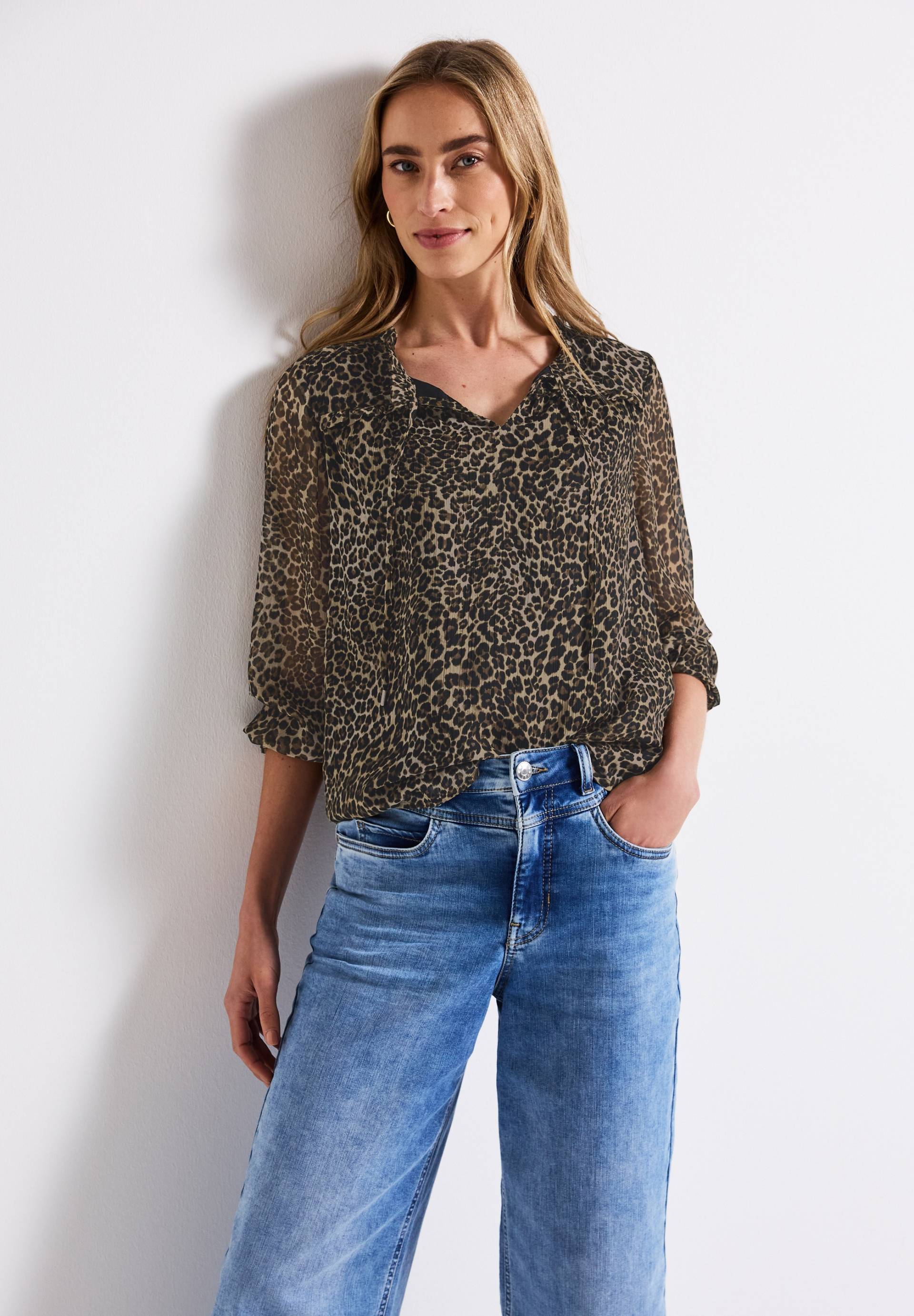 STREET ONE Chiffonbluse, mit Leo-Print, geschlitzter Ausschnitt mit Bändern von Street One