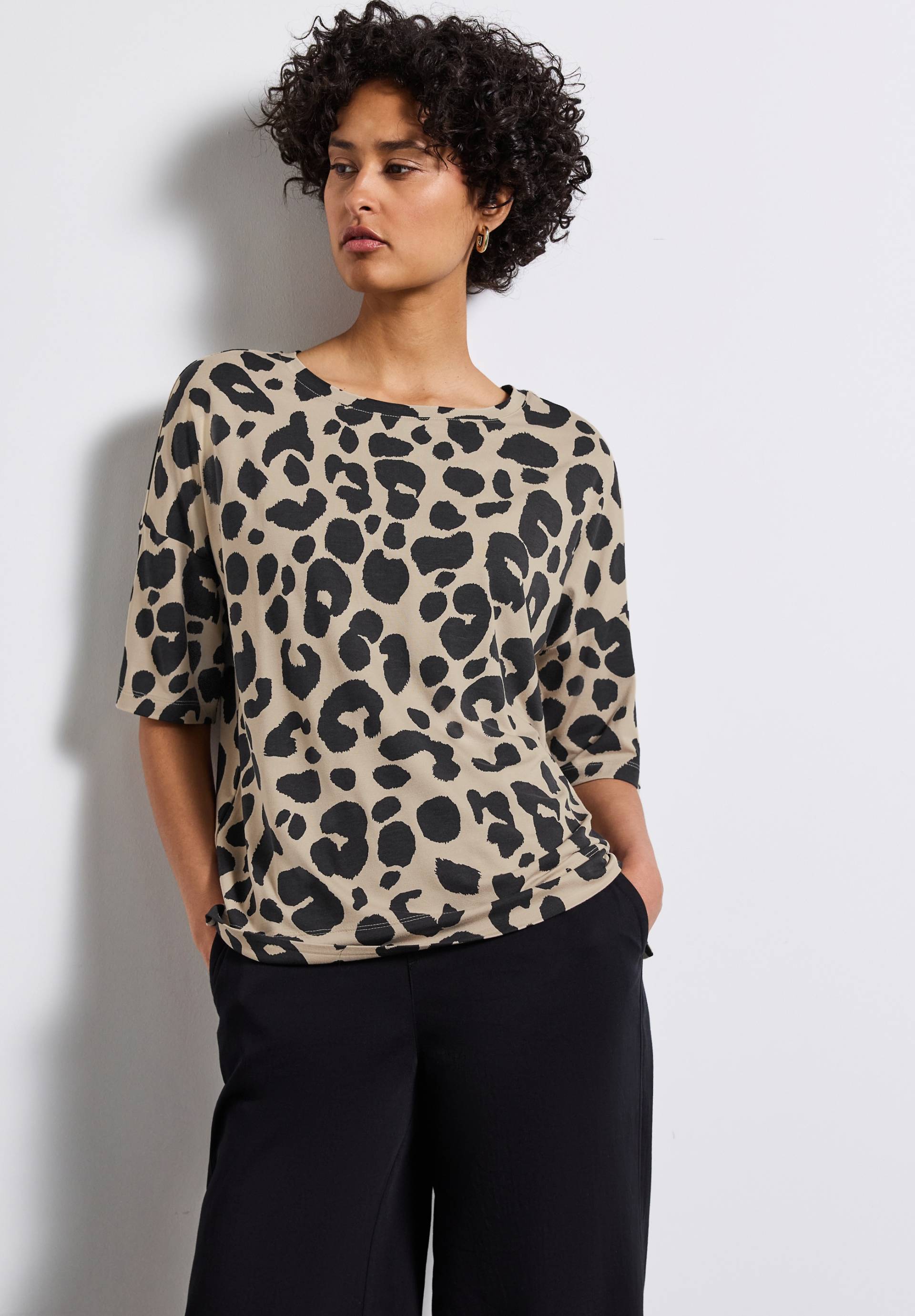 STREET ONE T-Shirt »NEW CRISTA«, im Leo-Look STREET ONE T-Shirt »NEW CRISTA«, im Leo-Look von Street One
