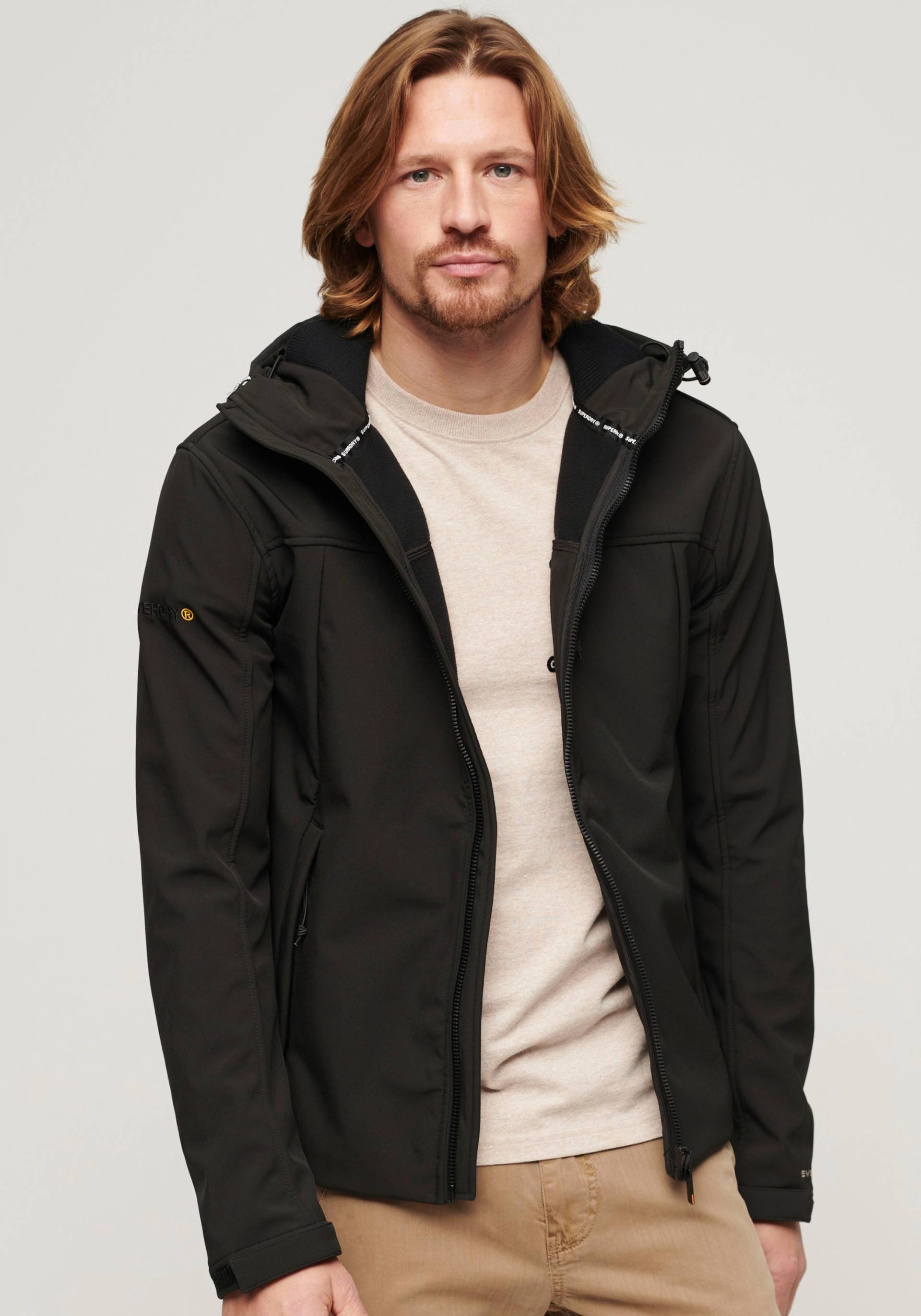 Superdry Softshelljacke »SD-HOODED SOFT SHELL TREKKER JKT«, mit Kapuze von Superdry