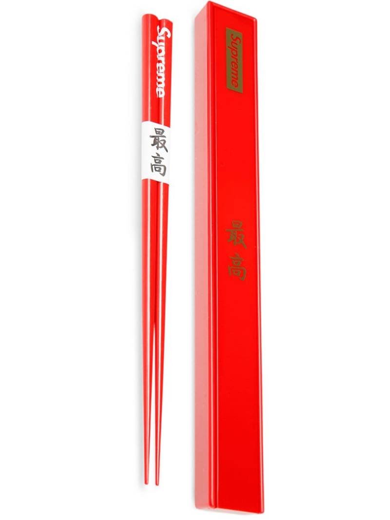 Supreme logo-print chopsticks - Red von Supreme