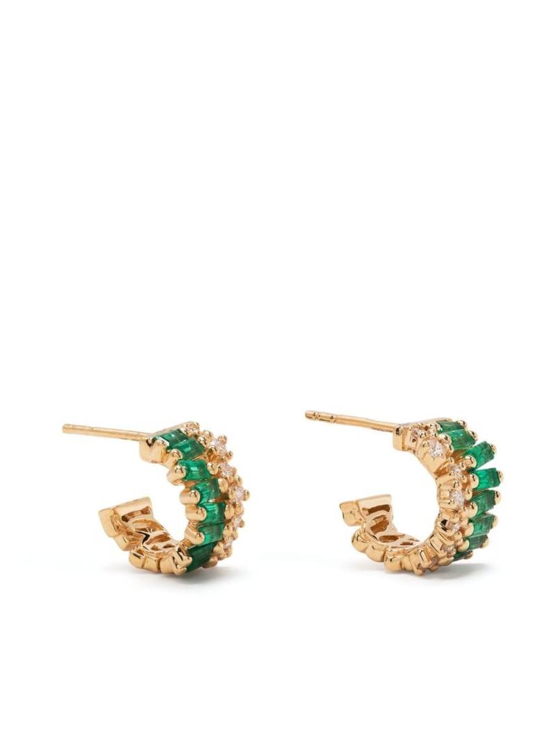 Suzanne Kalan 18kt yellow gold emerald and diamond huggie earrings von Suzanne Kalan