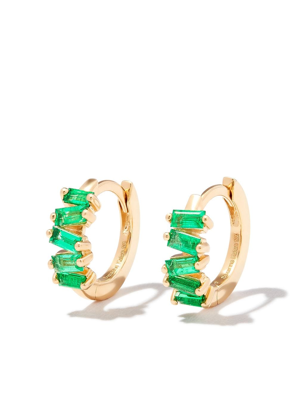 Suzanne Kalan 18kt yellow gold emerald huggie earrings von Suzanne Kalan