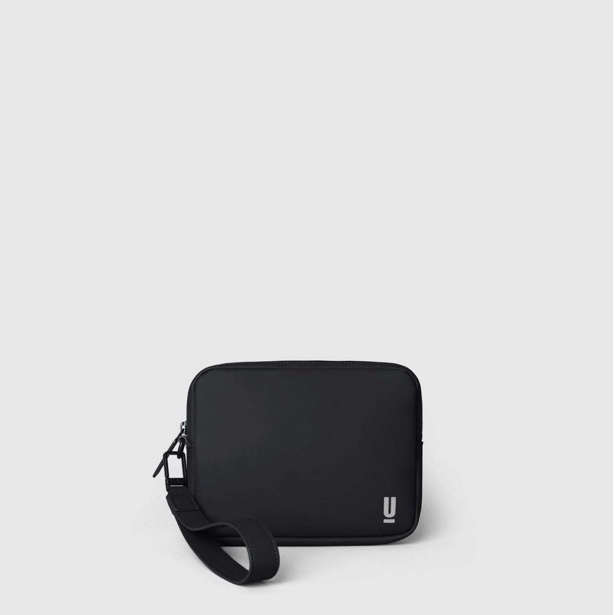 POUCH - Tasche mit abnehmbarer Handschlaufe in Schwarz POUCH - Tasche mit abnehmbarer Handschlaufe in Schwarz von THE URBAN SOCIETY