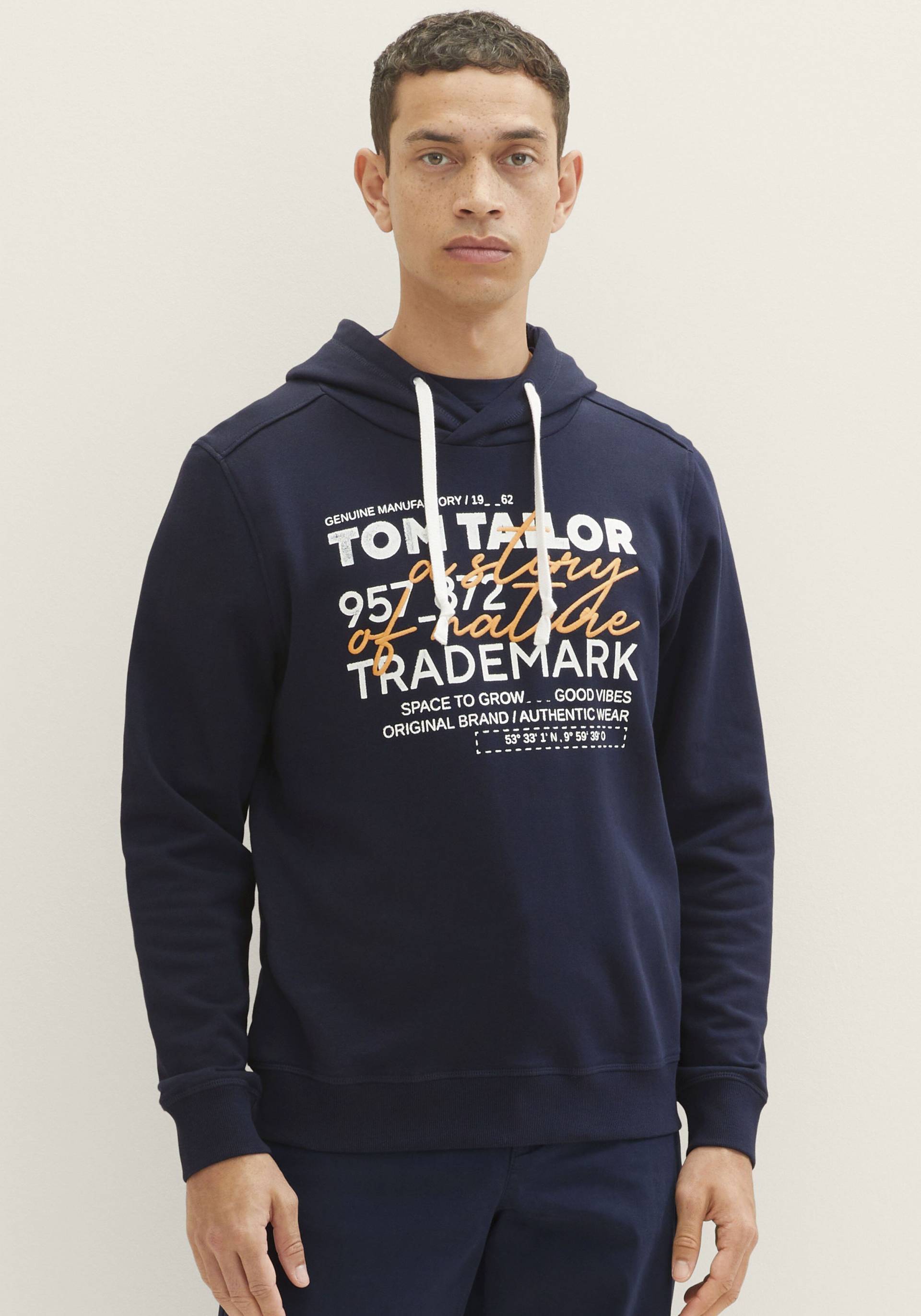 TOM TAILOR Kapuzensweatshirt, mit lässigem Frontprint + Stickerei von TOM TAILOR