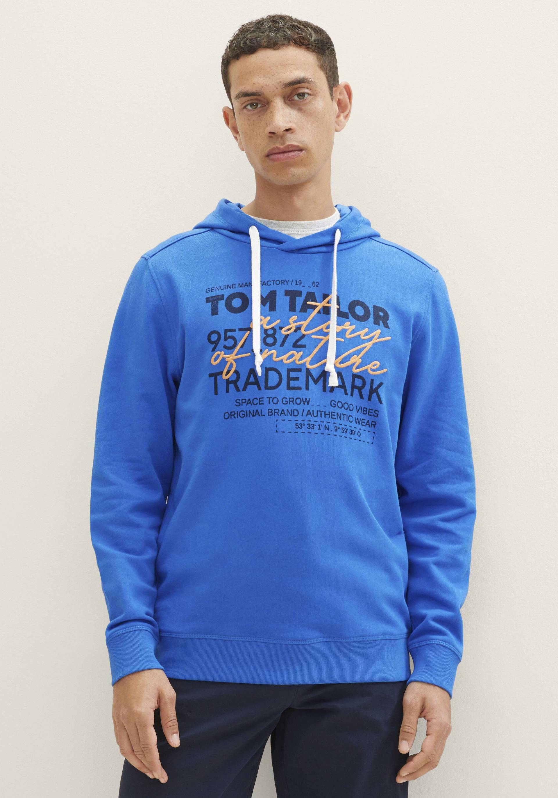 TOM TAILOR Kapuzensweatshirt, mit lässigem Frontprint + Stickerei von TOM TAILOR