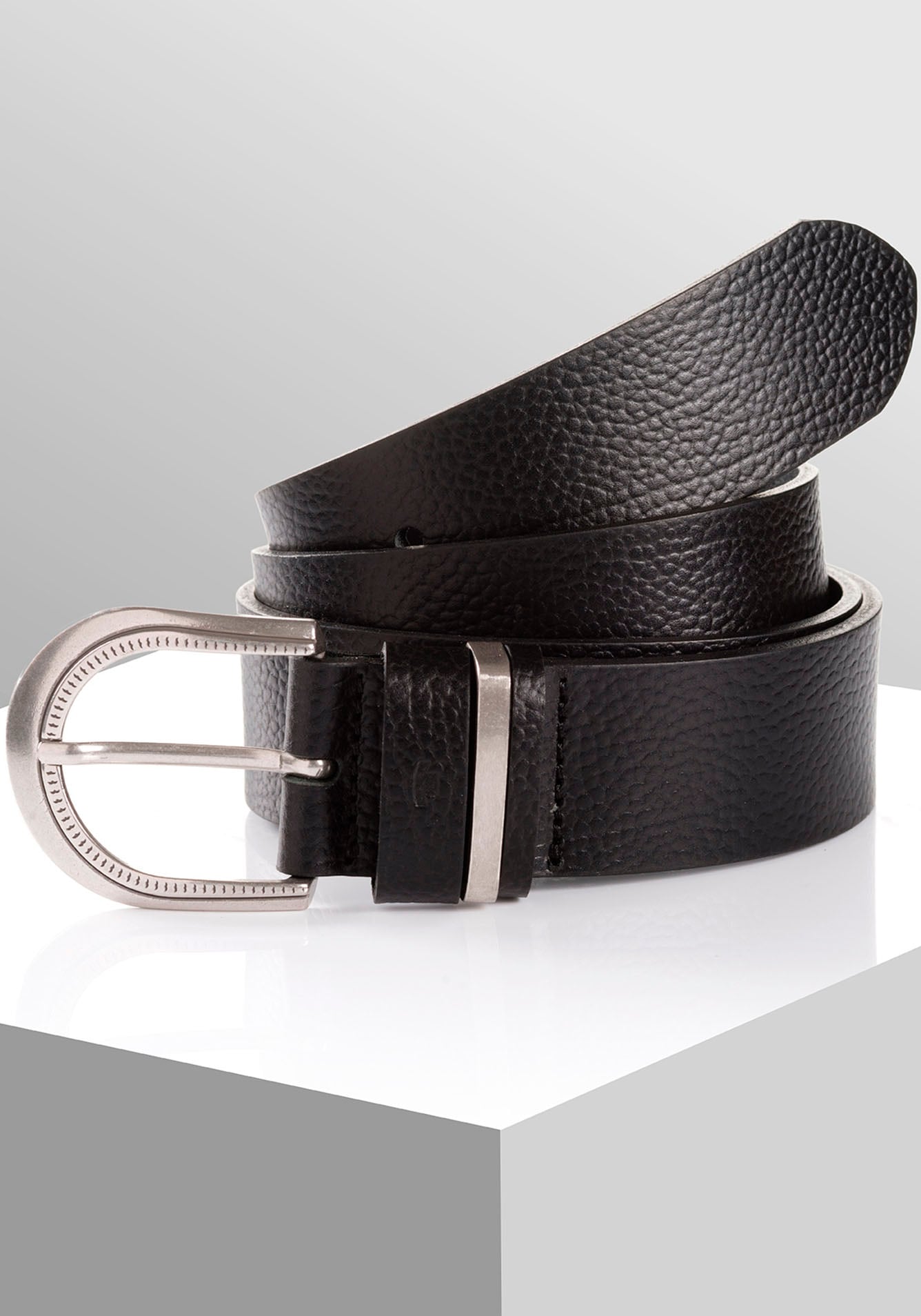 TOM TAILOR Ledergürtel »TTSANDRA«, 3,5 cm breiter Damengürtel, genarbte Oberfläche, Schliesse silberfarben TOM TAILOR Ledergürtel »TTSANDRA«, 3,5 cm breiter Damengürtel, genarbte Oberfläche, Schliesse silberfarben von TOM TAILOR