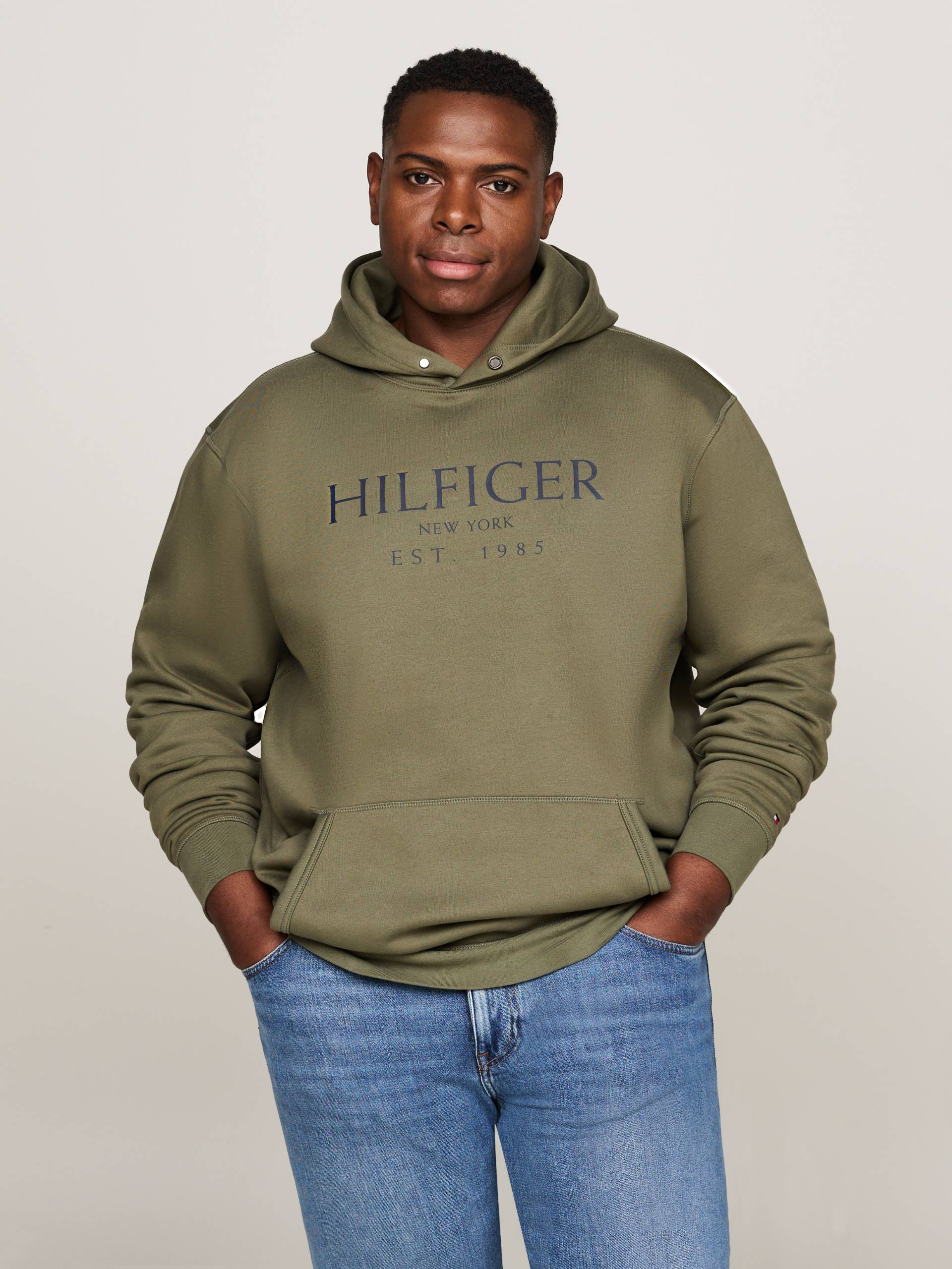 Tommy Hilfiger Big & Tall Hoodie »BT-BIG HILFIGER HOODY-B«, in Grossen Grössen, mit Logostickerei am Ärmel Tommy Hilfiger Big & Tall Hoodie »BT-BIG HILFIGER HOODY-B«, in Grossen Grössen, mit Logostickerei am Ärmel von TOMMY HILFIGER Big & Tall