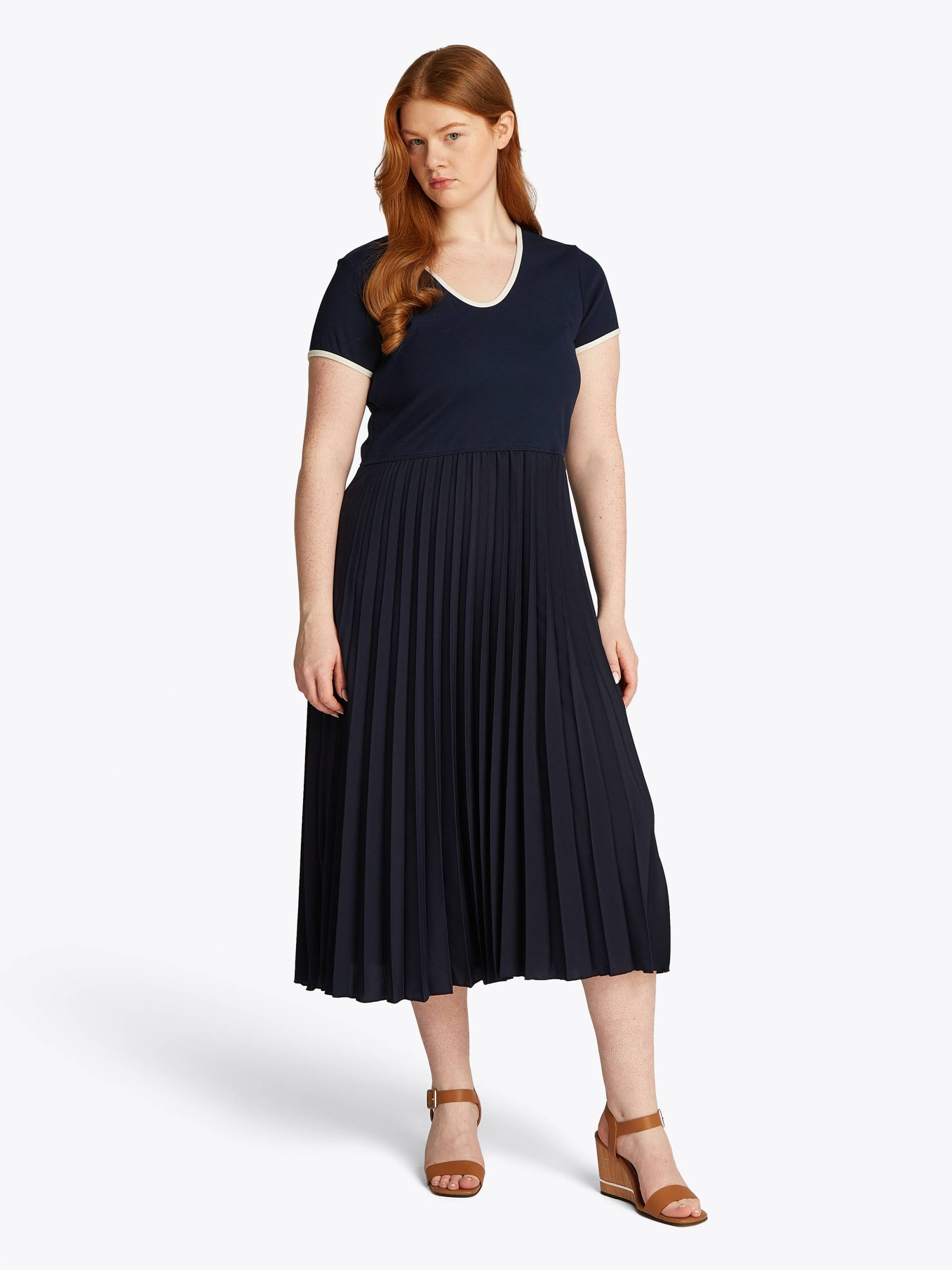Tommy Hilfiger Curve Blusenkleid »CRV CONTRAST SOFT V-NK DRESS«, in Grossen Grössen, mit tiefem Rundausschnitt Tommy Hilfiger Curve Blusenkleid »CRV CONTRAST SOFT V-NK DRESS«, in Grossen Grössen, mit tiefem Rundausschnitt von TOMMY HILFIGER Curve
