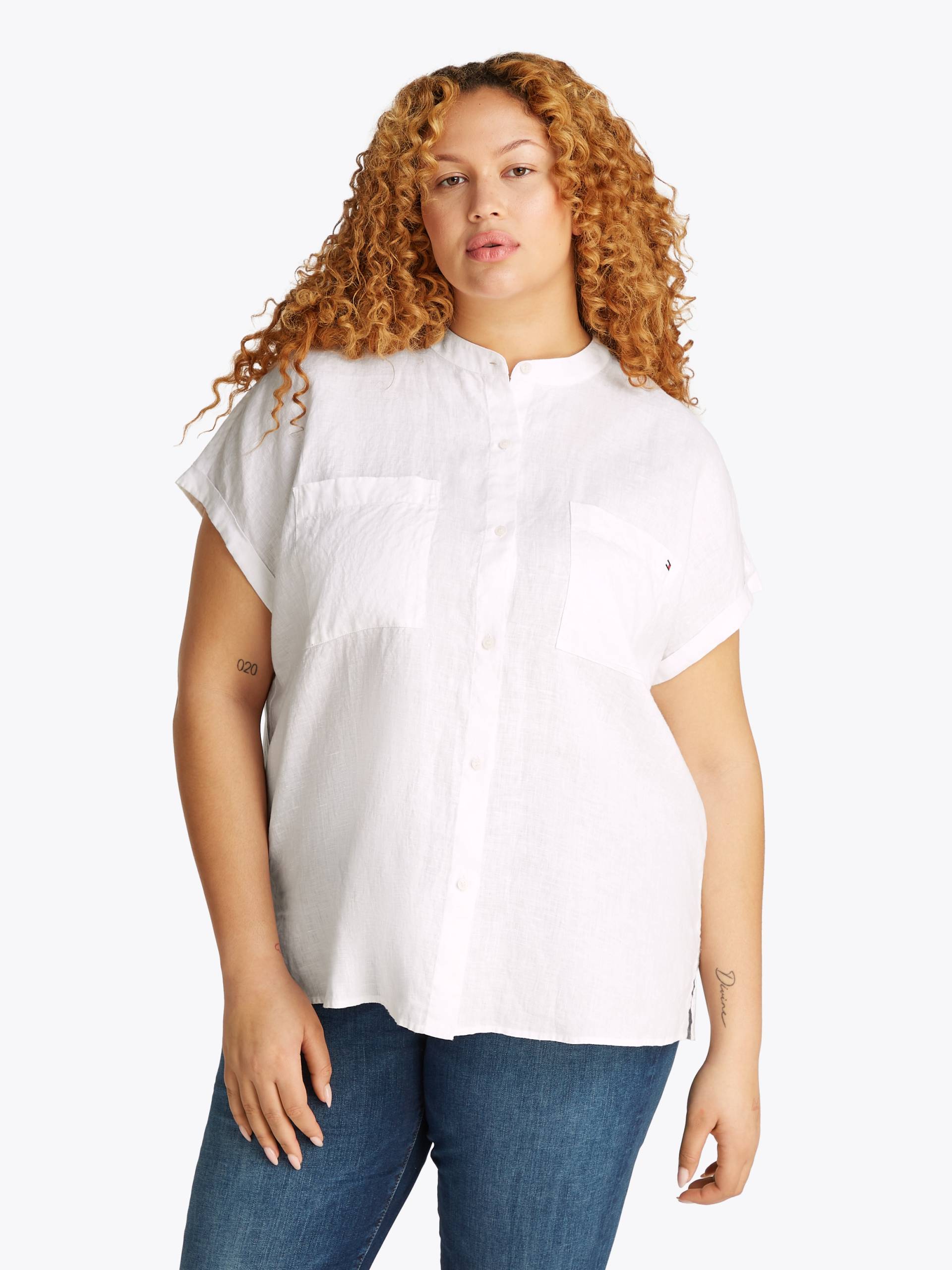 Tommy Hilfiger Curve Klassische Bluse »CRV ESS LI COLLARLESS S/S BLOUSE«, in Grossen Grössen, Leinenqualität, Logostickerei Tommy Hilfiger Curve Klassische Bluse »CRV ESS LI COLLARLESS S/S BLOUSE«, in Grossen Grössen, Leinenqualität, Logostickerei von TOMMY HILFIGER Curve