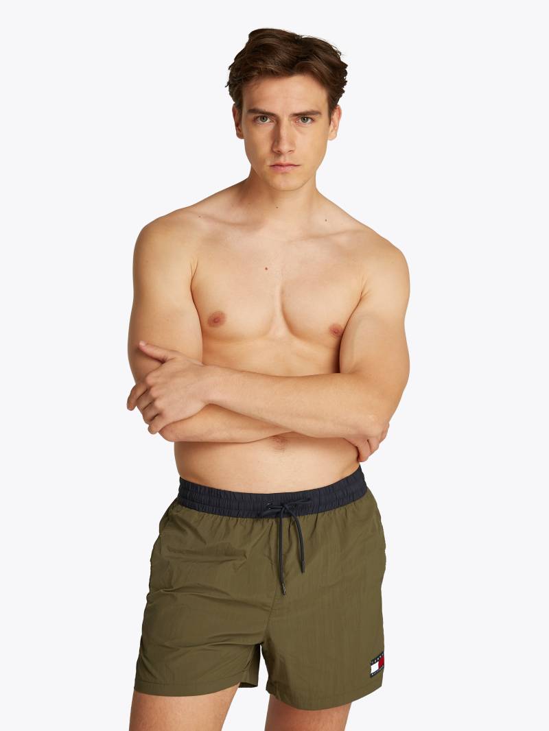 Tommy Hilfiger Swimwear Badeshorts »MEDIUM DRAWSTRING«, mit Logo-Patch, mit kontrastfarbenem Bund von TOMMY HILFIGER Swimwear