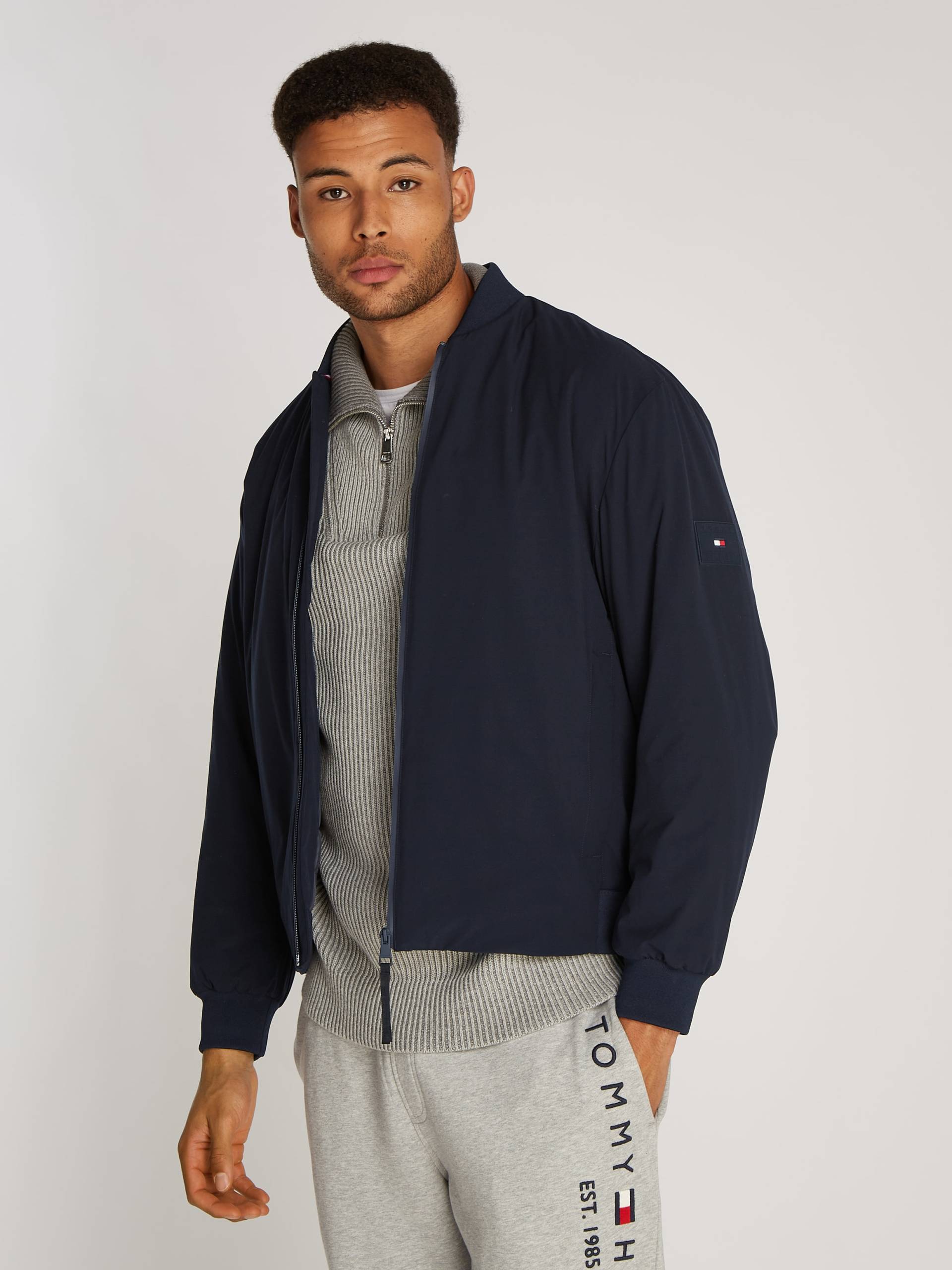 Tommy Hilfiger Bomberjacke »TECH BOMBER«, mit wasserabweisendem Reissverschluss Tommy Hilfiger Bomberjacke »TECH BOMBER«, mit wasserabweisendem Reissverschluss von TOMMY HILFIGER