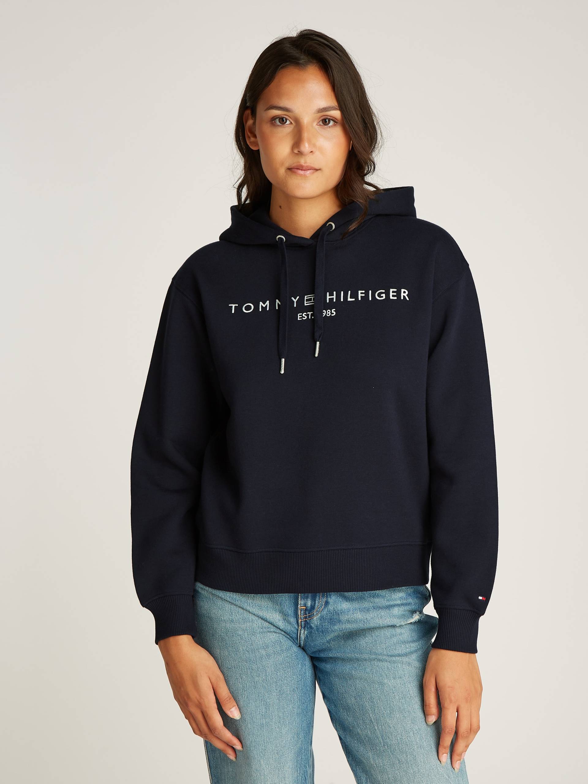 Tommy Hilfiger Kapuzensweatshirt »MDRN REG CORP LOGO HOODIE«, mit gesticktem Logo-Schriftzug Tommy Hilfiger Kapuzensweatshirt »MDRN REG CORP LOGO HOODIE«, mit gesticktem Logo-Schriftzug von TOMMY HILFIGER