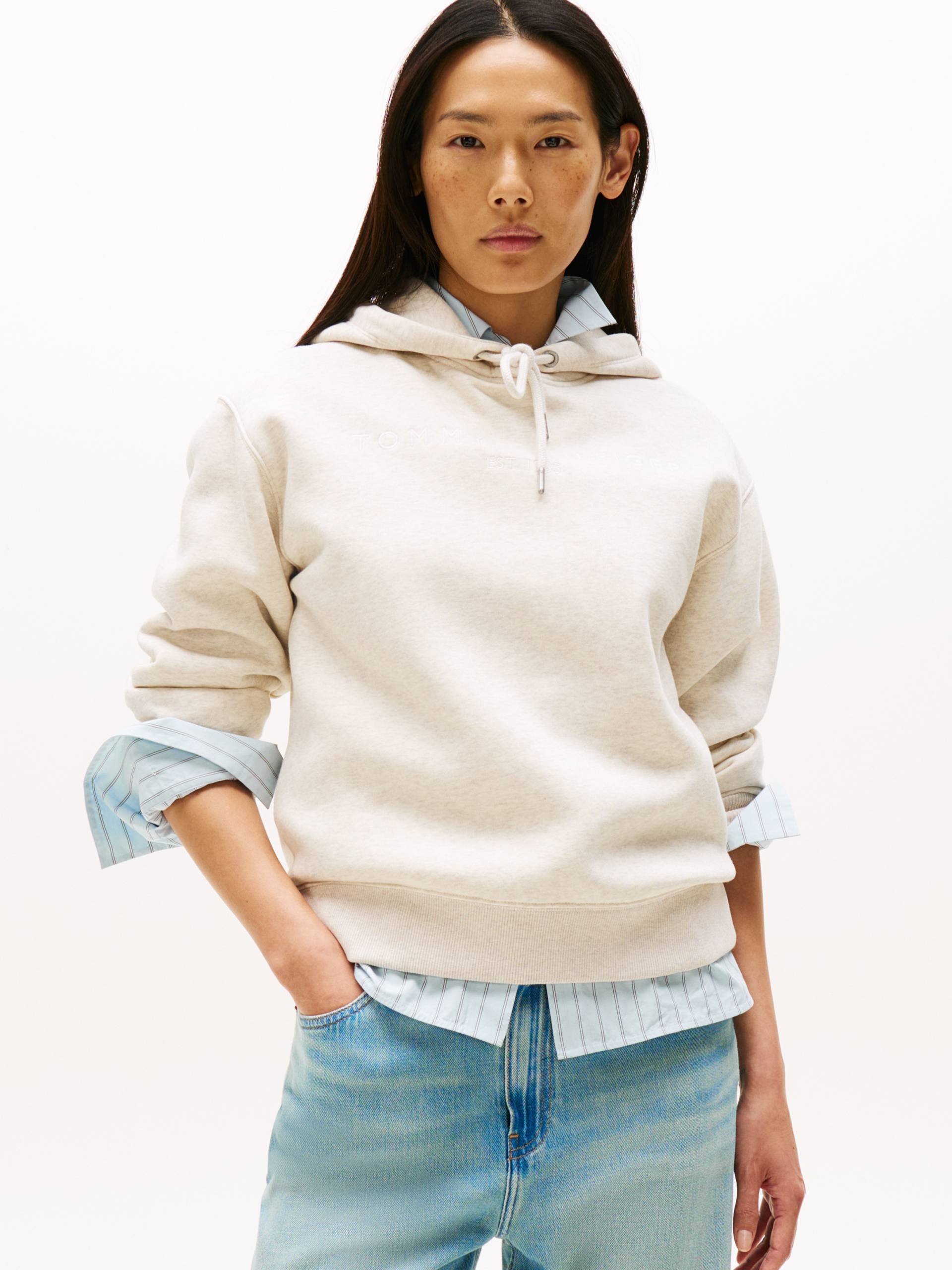 Tommy Hilfiger Kapuzensweatshirt »MDRN REG CORP LOGO HOODIE«, mit gesticktem Logo-Schriftzug Tommy Hilfiger Kapuzensweatshirt »MDRN REG CORP LOGO HOODIE«, mit gesticktem Logo-Schriftzug von TOMMY HILFIGER
