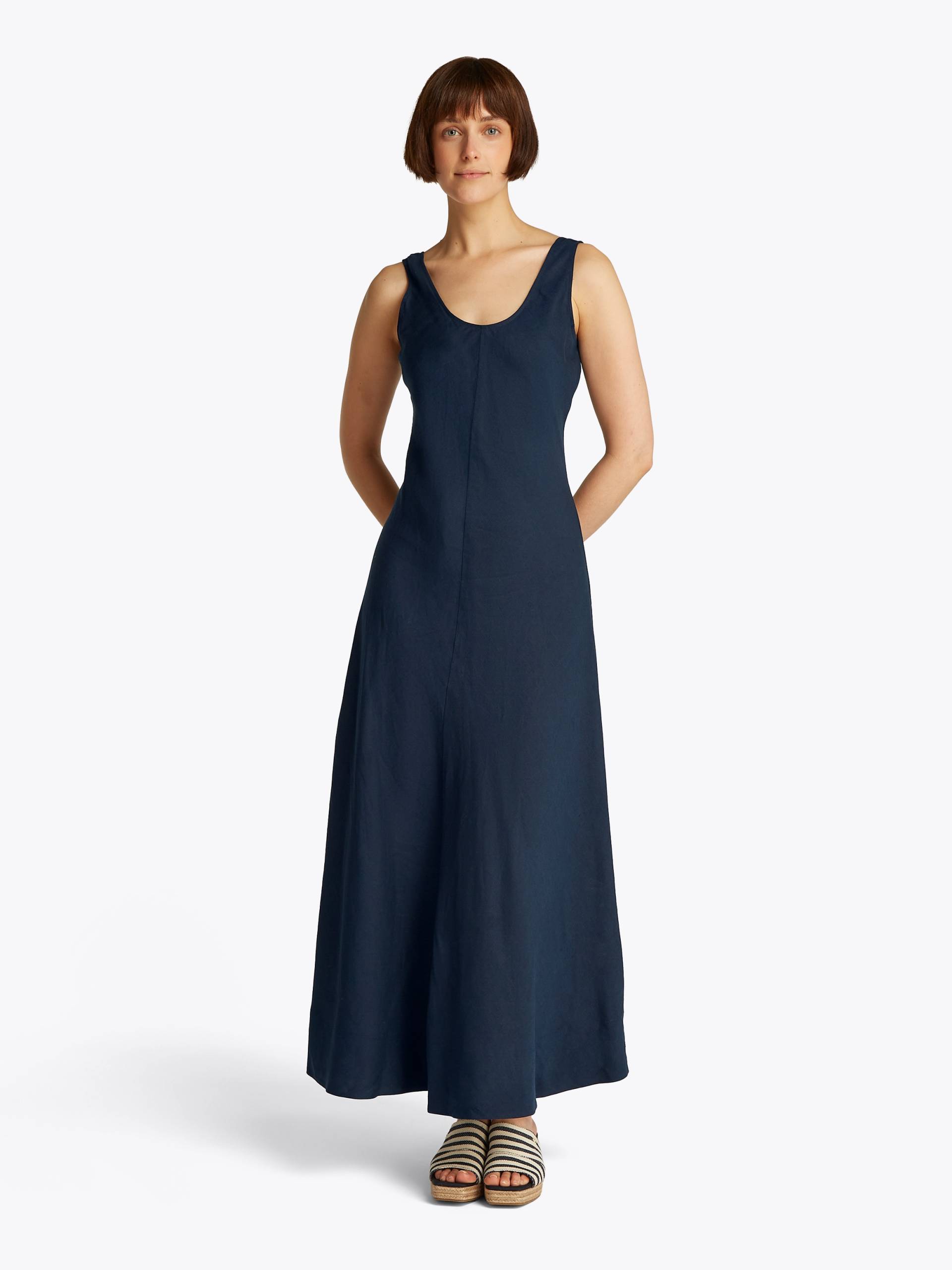 Tommy Hilfiger Maxikleid »TEXTURED LINEN TANK MAXI DRESS«, mit Metalllabel,kühlendes Premium Leinen Tommy Hilfiger Maxikleid »TEXTURED LINEN TANK MAXI DRESS«, mit Metalllabel,kühlendes Premium Leinen von TOMMY HILFIGER