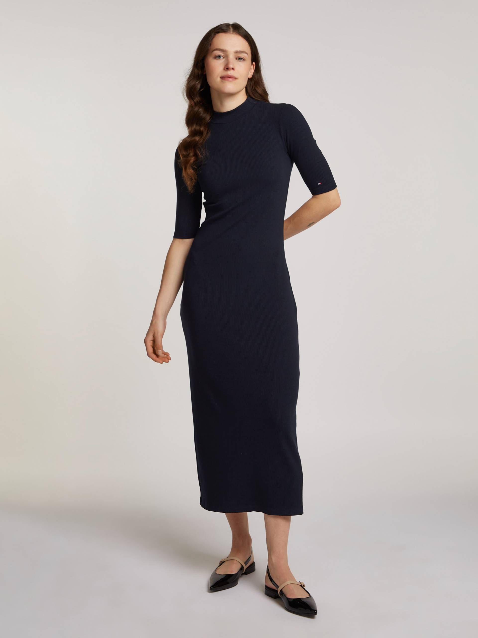 Tommy Hilfiger Midikleid »SLIM 5X2 RIB MIDI DRESS 1/2«, mit gerippter Struktur, Logostickerei Tommy Hilfiger Midikleid »SLIM 5X2 RIB MIDI DRESS 1/2«, mit gerippter Struktur, Logostickerei von TOMMY HILFIGER