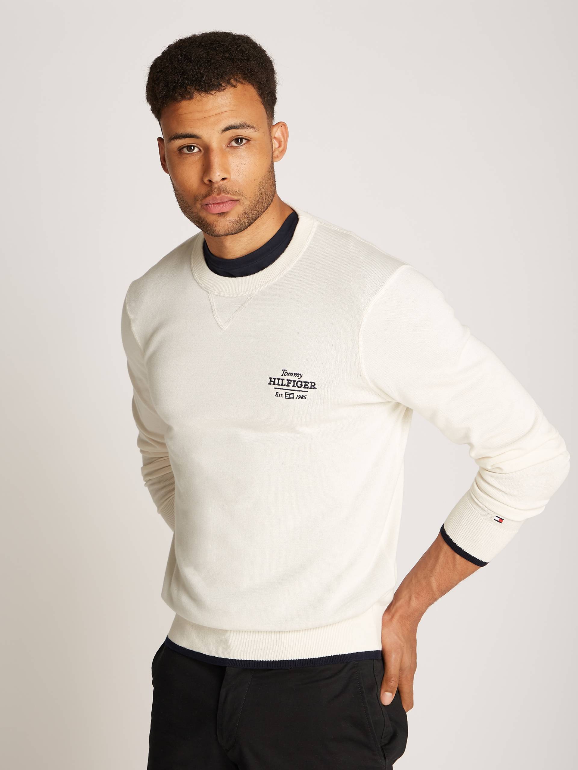 Tommy Hilfiger Rundhalspullover »GRAPHIC COTTON CREW«, mit Logostickerei Tommy Hilfiger Rundhalspullover »GRAPHIC COTTON CREW«, mit Logostickerei von TOMMY HILFIGER