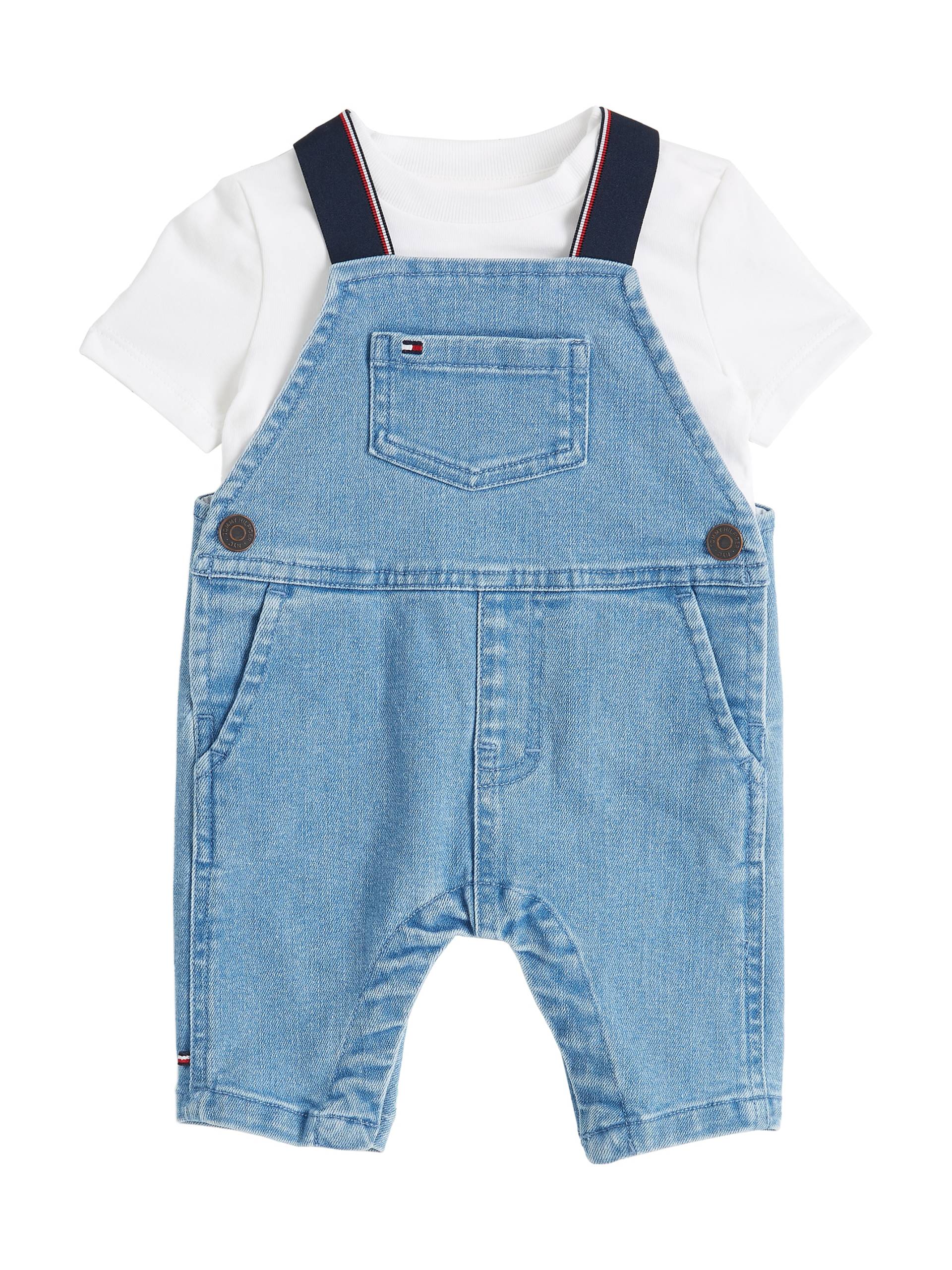 Tommy Hilfiger Shirt & Hose »DENIM DUNGAREE«, T-Shirt und Latzhose im Set für Kinder bis 2 Jahre Tommy Hilfiger Shirt & Hose »DENIM DUNGAREE«, T-Shirt und Latzhose im Set für Kinder bis 2 Jahre von TOMMY HILFIGER