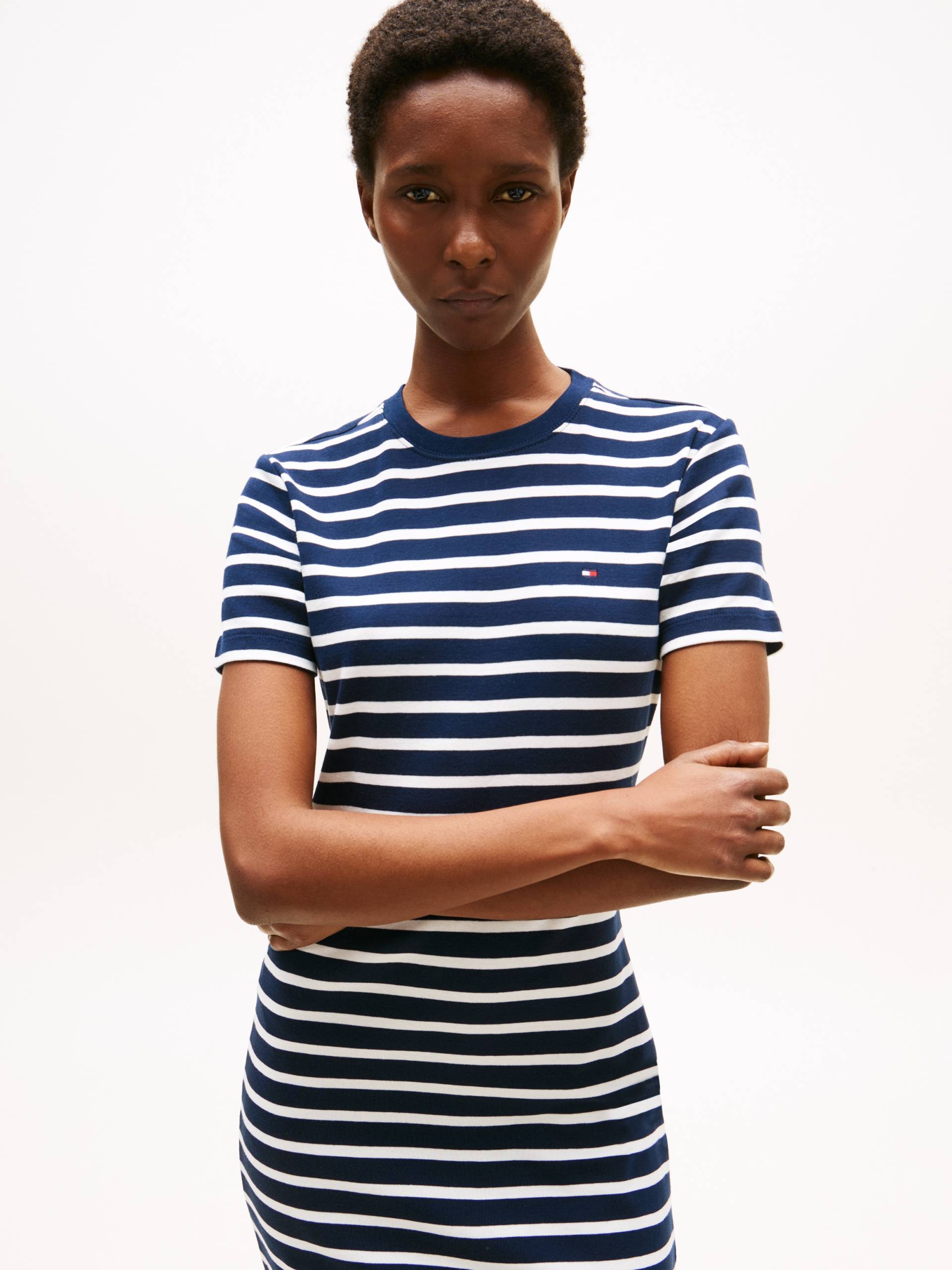 Tommy Hilfiger Shirtkleid »NEW CODY STR SLIM SHORT DRS SS«, mit allover Streifendessin, Logo-Flag Tommy Hilfiger Shirtkleid »NEW CODY STR SLIM SHORT DRS SS«, mit allover Streifendessin, Logo-Flag von TOMMY HILFIGER