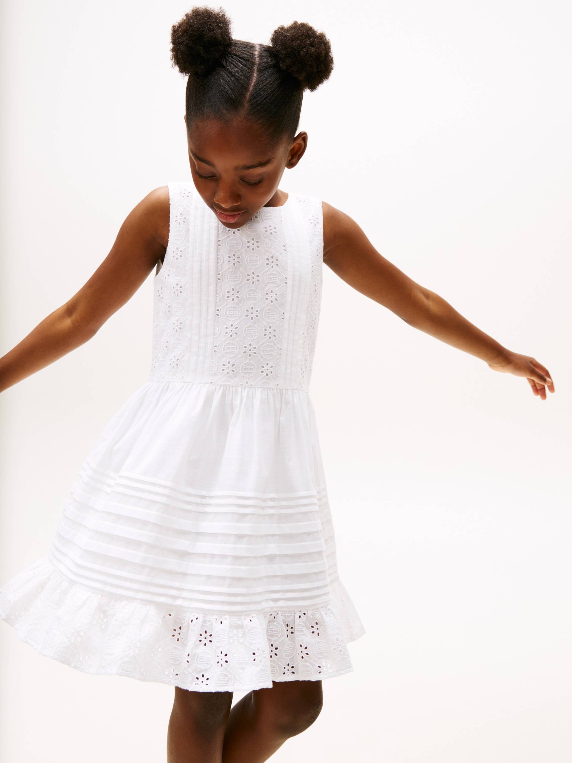 Tommy Hilfiger Sommerkleid »EMBROIDERED COTTON DRESS SLVLS«, mit zarter Lochstickerei, mit Biesen Tommy Hilfiger Sommerkleid »EMBROIDERED COTTON DRESS SLVLS«, mit zarter Lochstickerei, mit Biesen von TOMMY HILFIGER