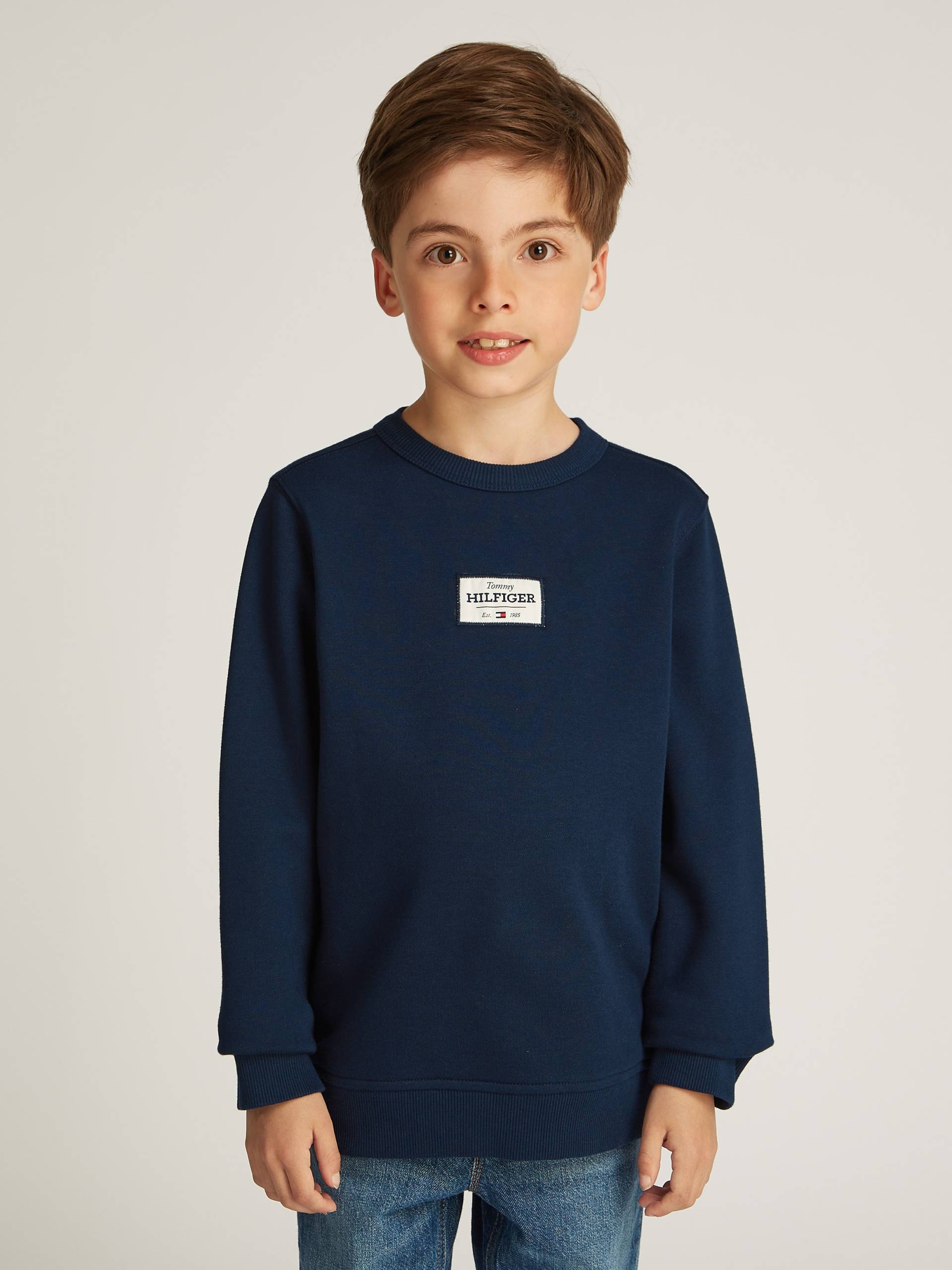 Tommy Hilfiger Sweatshirt »MONOTYPE 1985 LABEL REG SWEATSH«, mit Logo-Patch Tommy Hilfiger Sweatshirt »MONOTYPE 1985 LABEL REG SWEATSH«, mit Logo-Patch von TOMMY HILFIGER