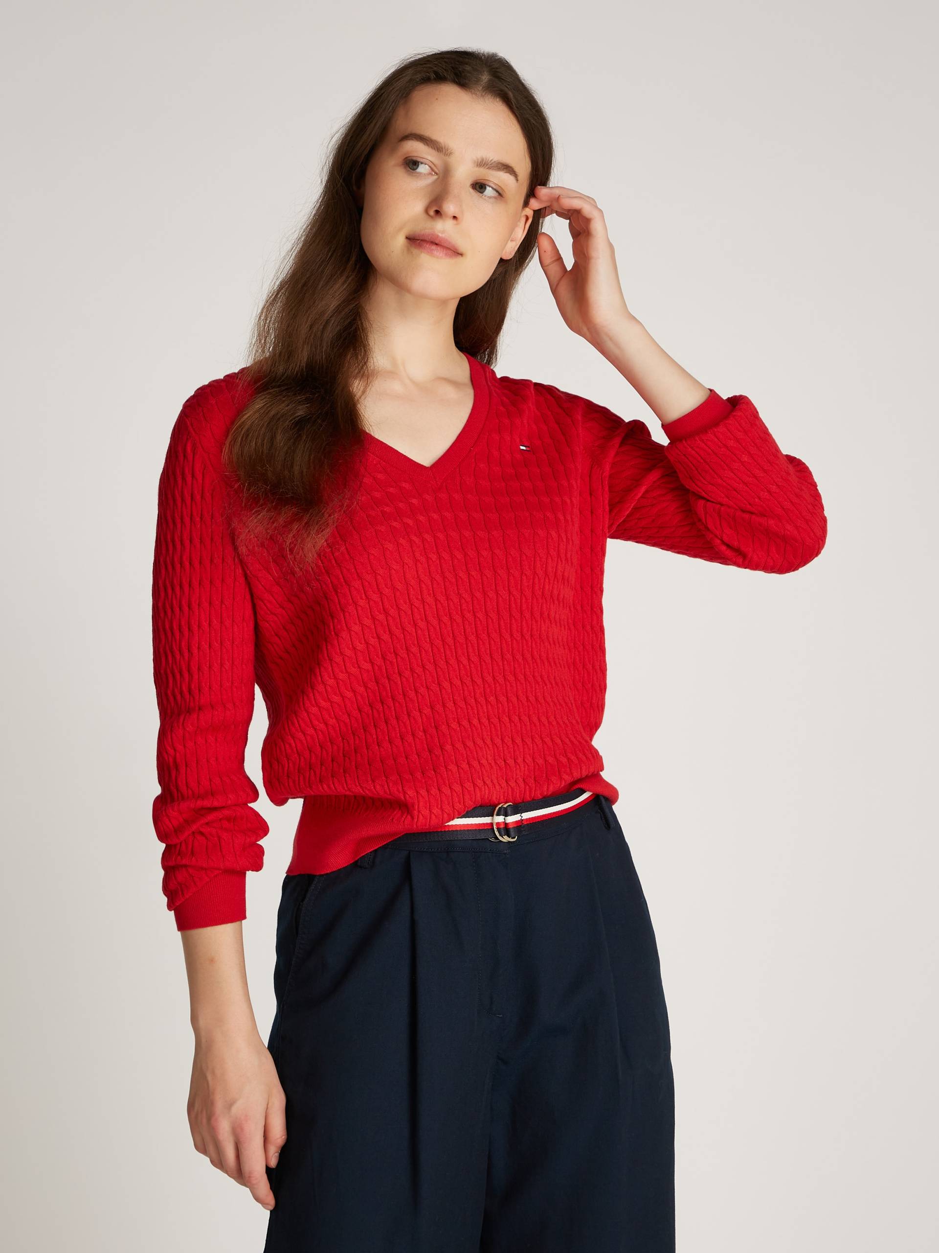 Tommy Hilfiger V-Ausschnitt-Pullover »CO CABLE V-NK LS SWT«, mit Zopfmuster, Logostickerei von TOMMY HILFIGER